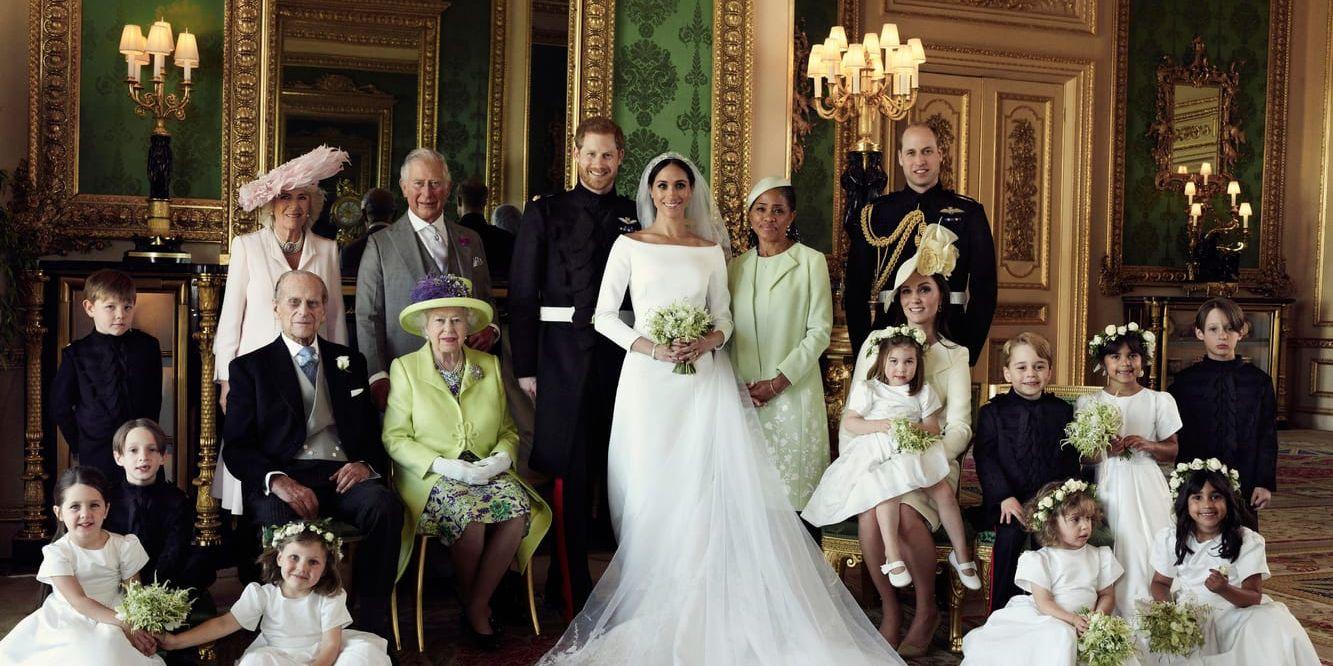 Ett av de officiella bröllopsfotona efter lördagens vigsel mellan brittiske prins Harry och Meghan, numera hertigen och hertiginnan av Sussex.