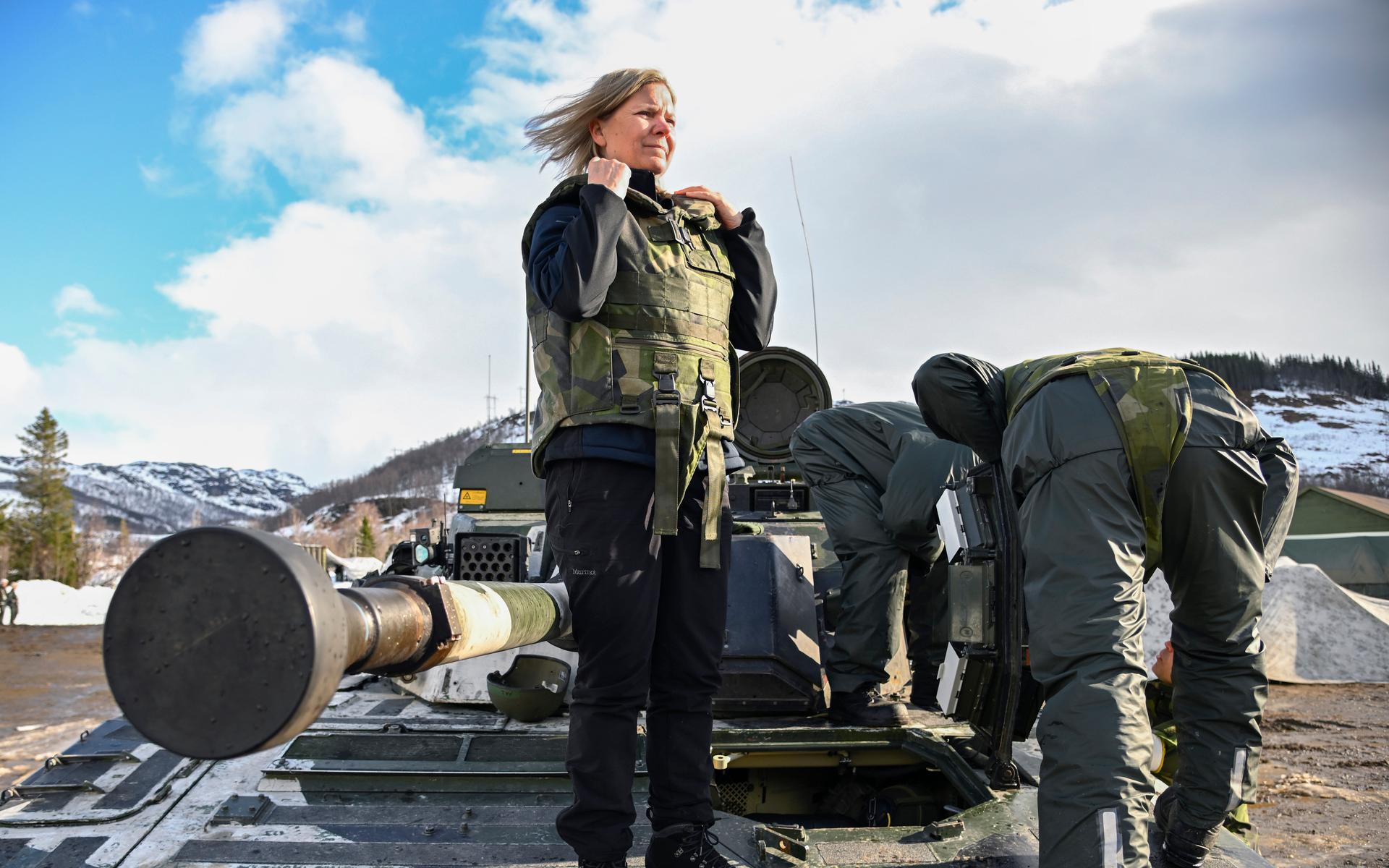 Statsminister Magdalena Andersson (S) besökte den internationella militärövningen Cold Response 2022, ett samarrangemang mellan Nato och dess partnerländer, som hölls utanför Narvik i Nordnorge.