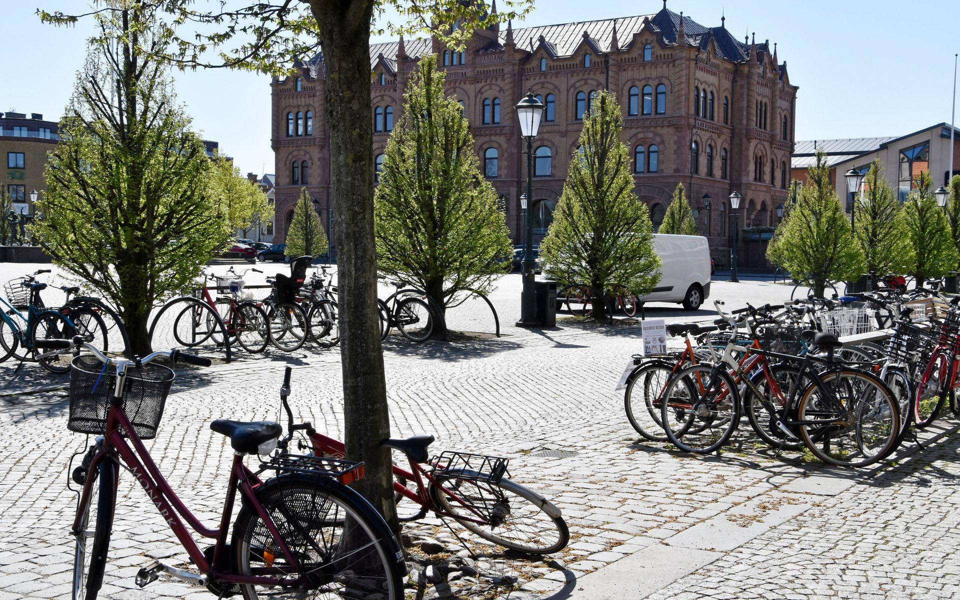 Cyklar gillas både av trafikstrategin och av förslaget till parkeringsstrategi. Kan bättre parkeringsmöjligheter för cyklar få fler att välja tvåhjulingen i stan?