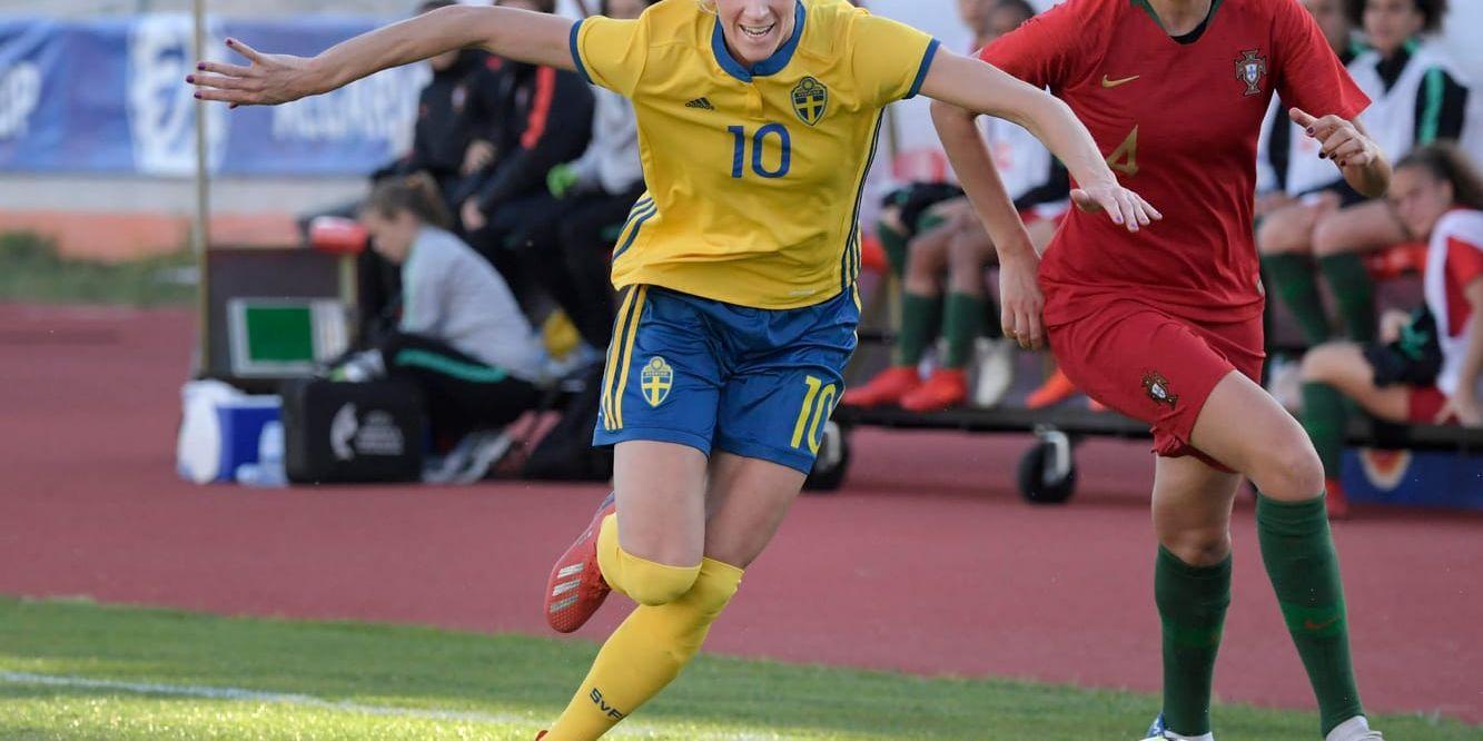 Landslagsspelaren Sofia Jakobsson, till vänster, gjorde två mål för sitt Montpellier i bortasegern, 7–0, mot Metz. Arkivbild.