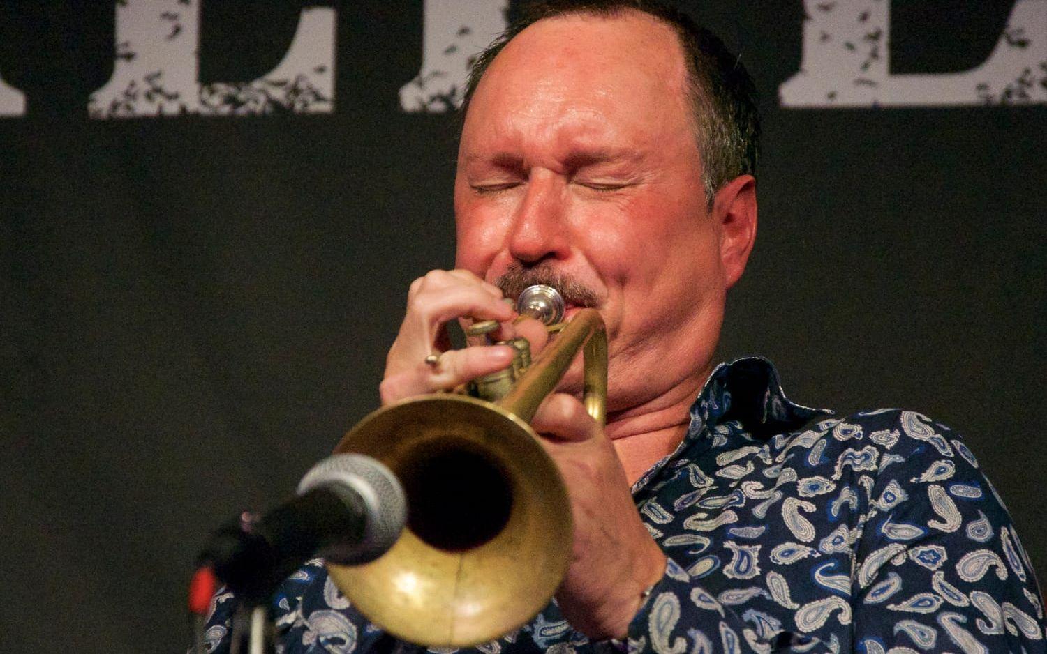 Peter Asplund har satsat mycket på sången de senaste åren, men visade i fredags att han fortfarande är en trumpetare i världsklass. Bild: Martin Erlandsson
