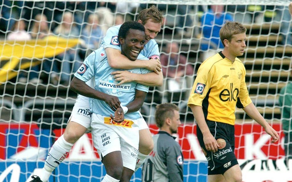 Under en säsong i Malmö FF, 2002, gjorde Peter Ijeh 24 ligamål på 23 matcher. Det är den bästa noteringen sedan 1975. Framförallt fungerade spelet med anfallskollegan Niklas Skoog nästintill telepatiskt. Bild: Bildbyrån.