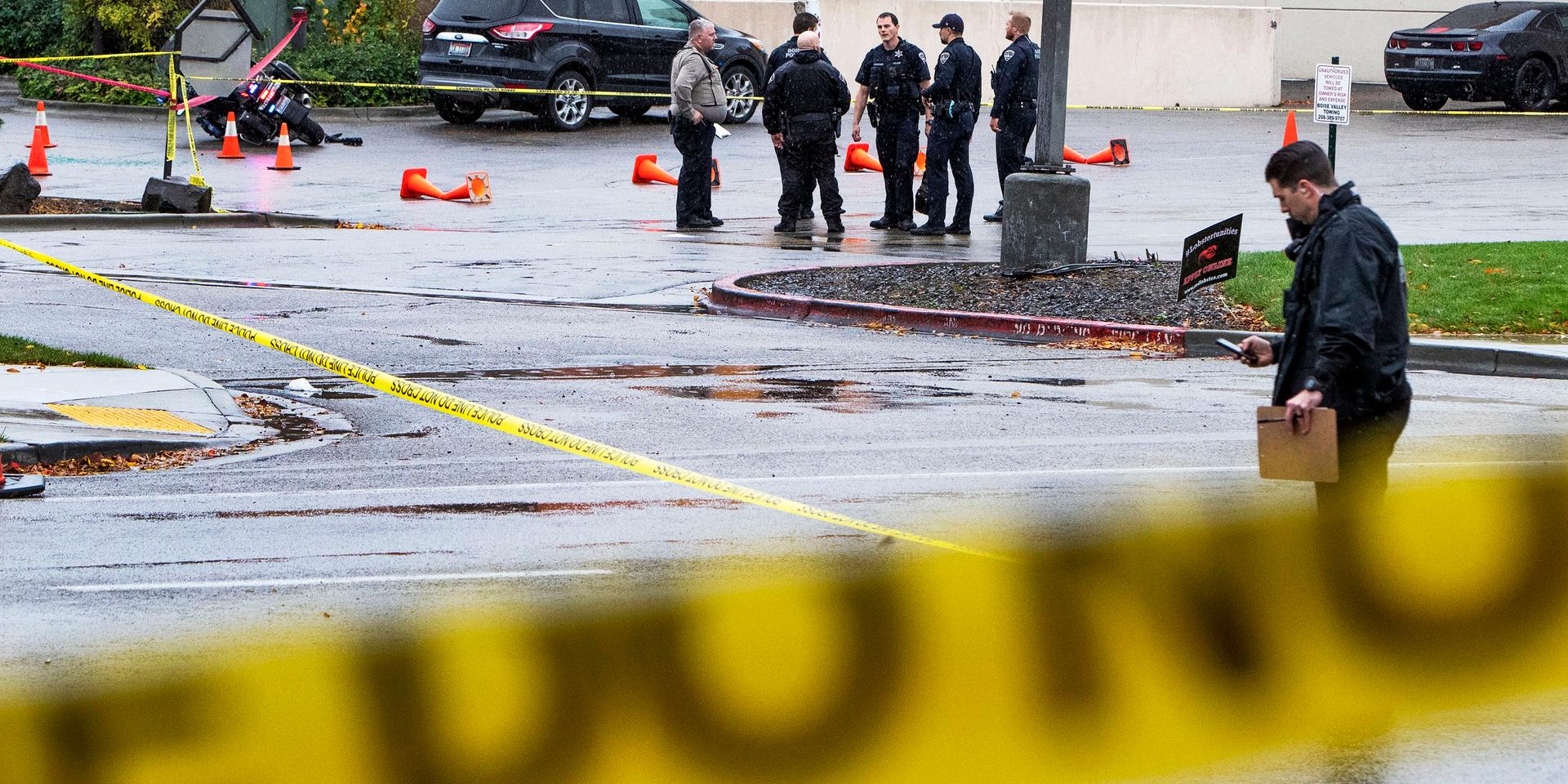 Två personer har skjutits till döds i ett köpcentrum i Boise i USA.