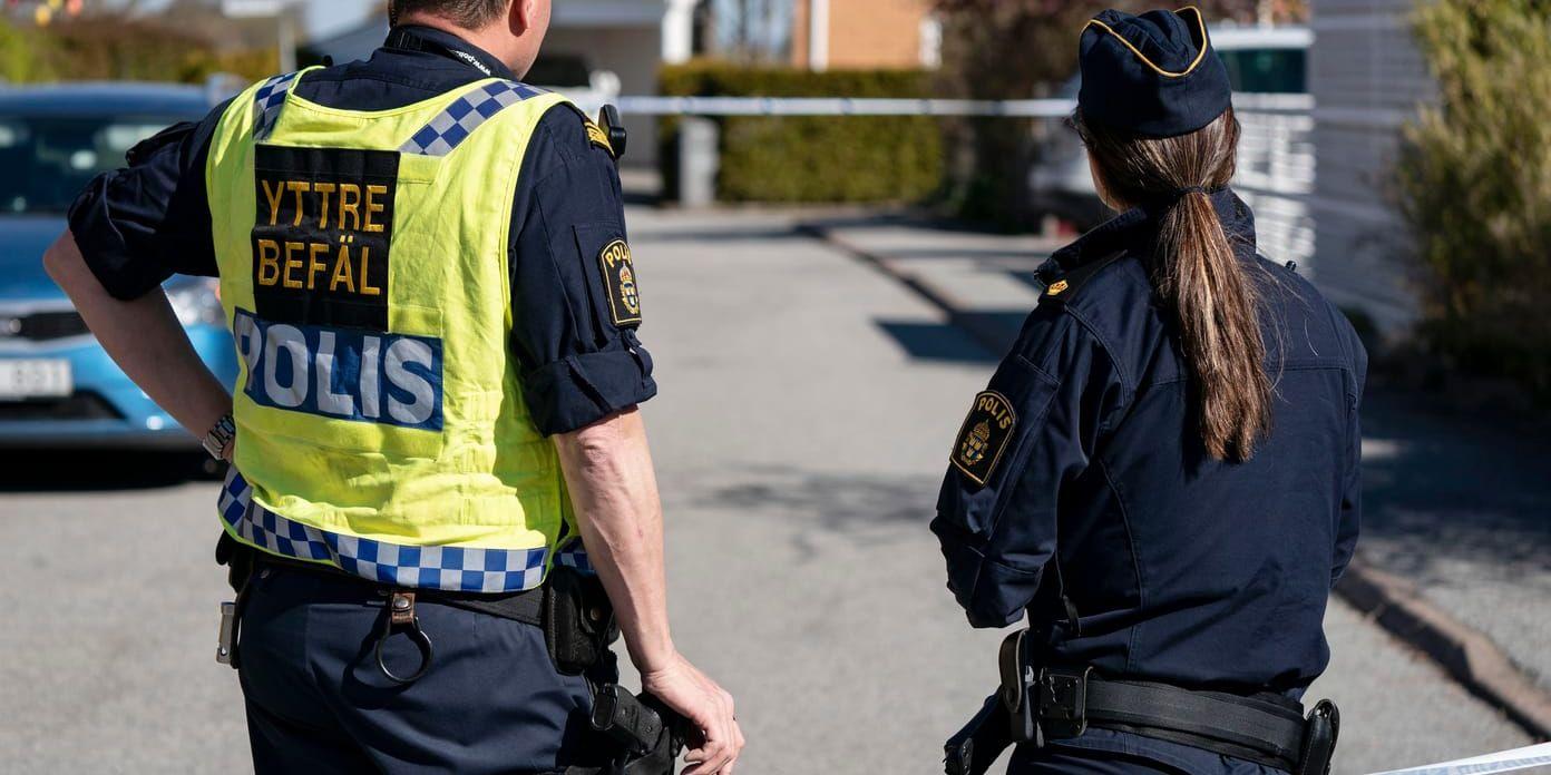Polis och avspärrningar efter rånet i Lund på långfredagsmorgonen.