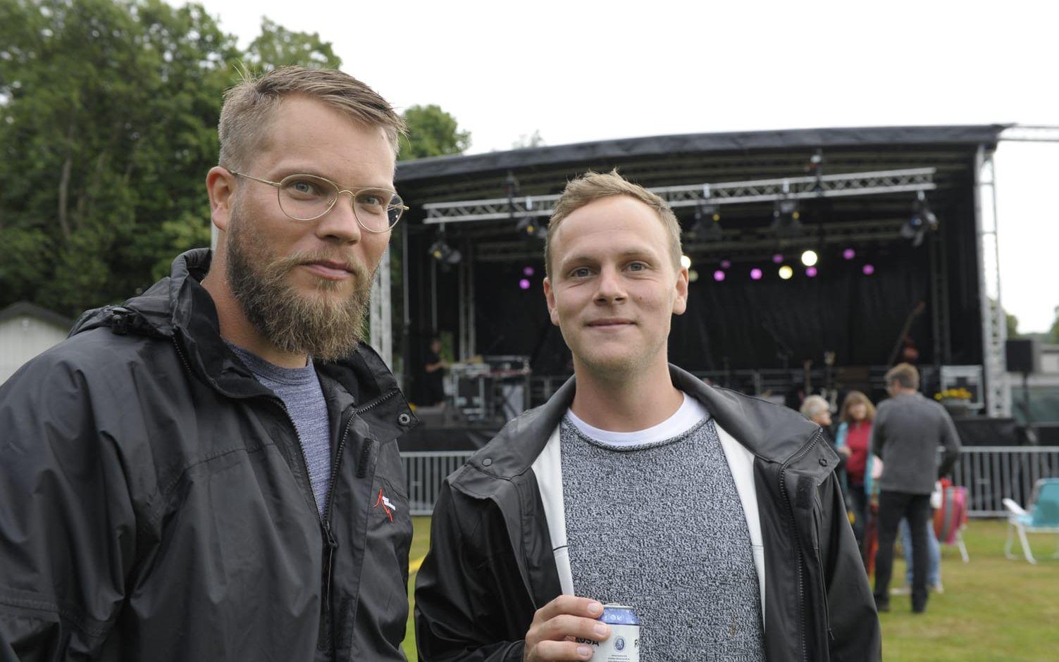 Per Johansson och Per Arvidsson hade åkt från Falkenberg för kvällens musikfest i Okome.
