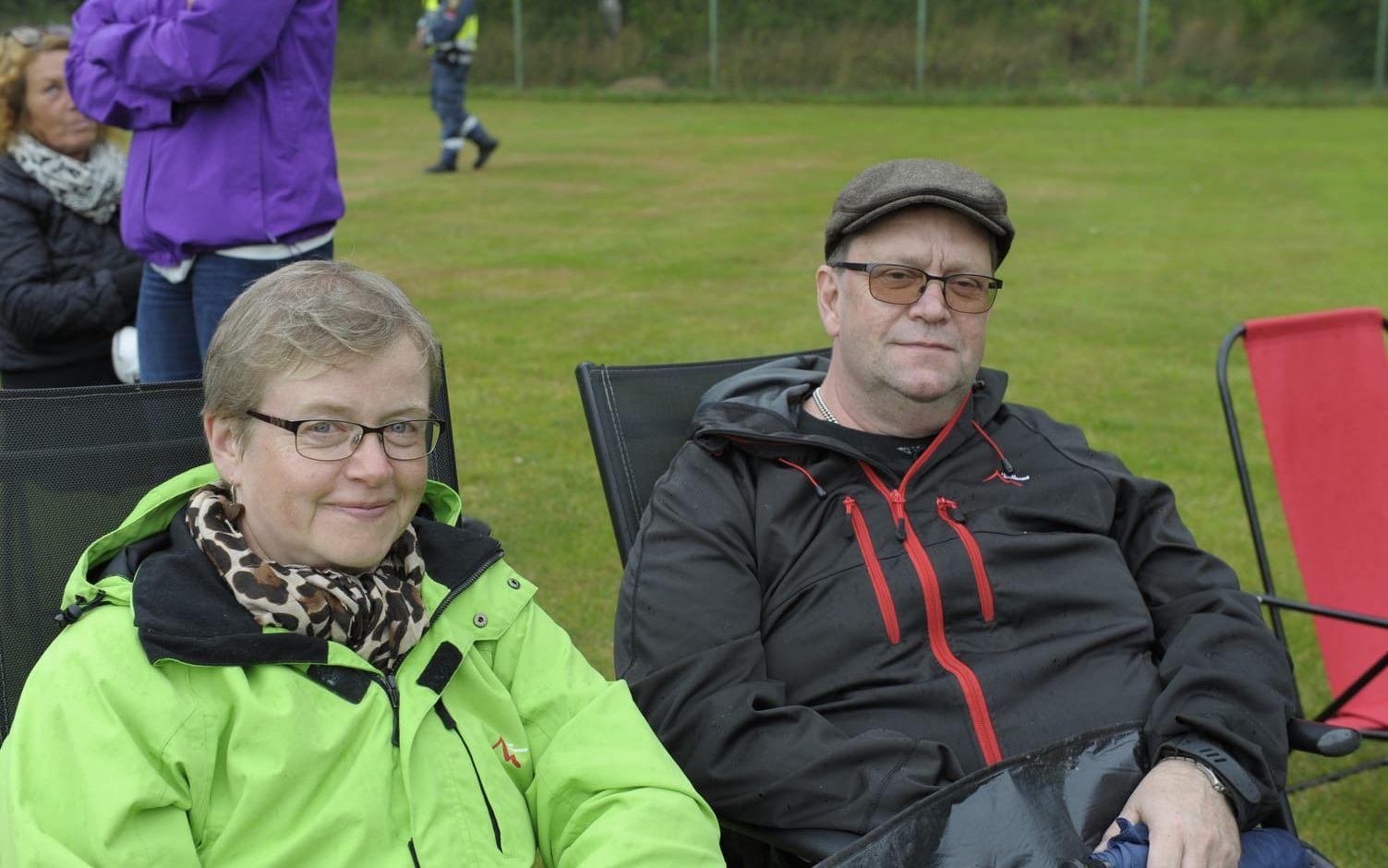 Anna-Carin och Thomas Karlsson hade med sig egna stolar.