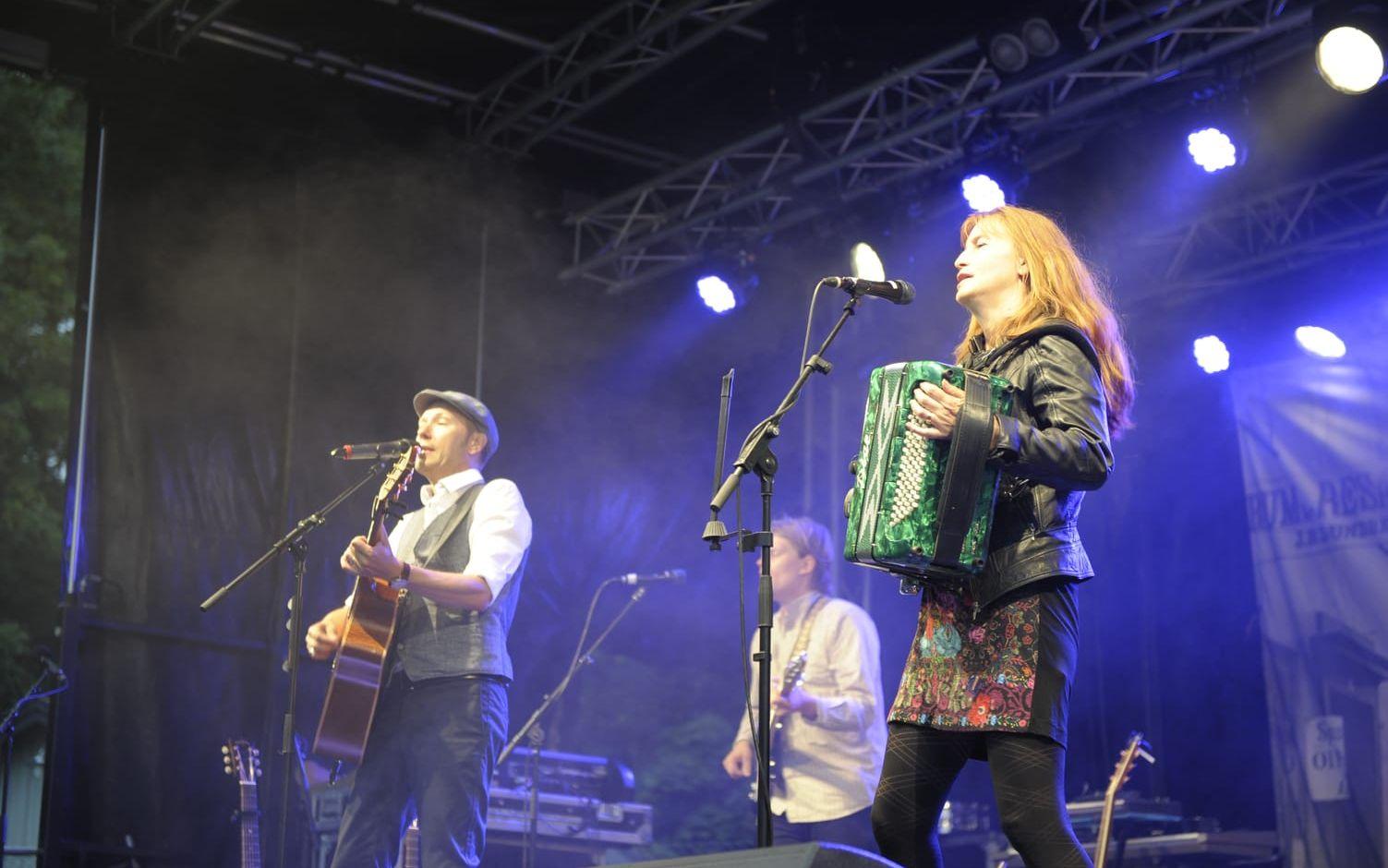 West of Eden fick igång publiken med sin svängiga irländska folkpop.