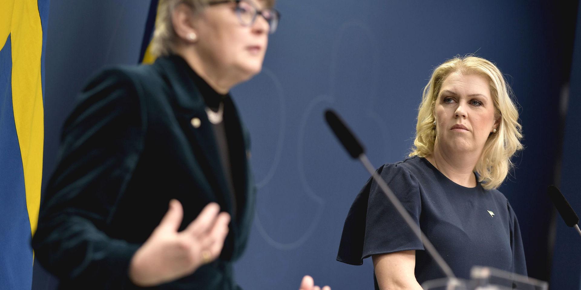Läkemedelsverkets generaldirektör Catarina Andersson Forsman och socialminister Lena Hallengren håller en pressträff i Rosenbad.