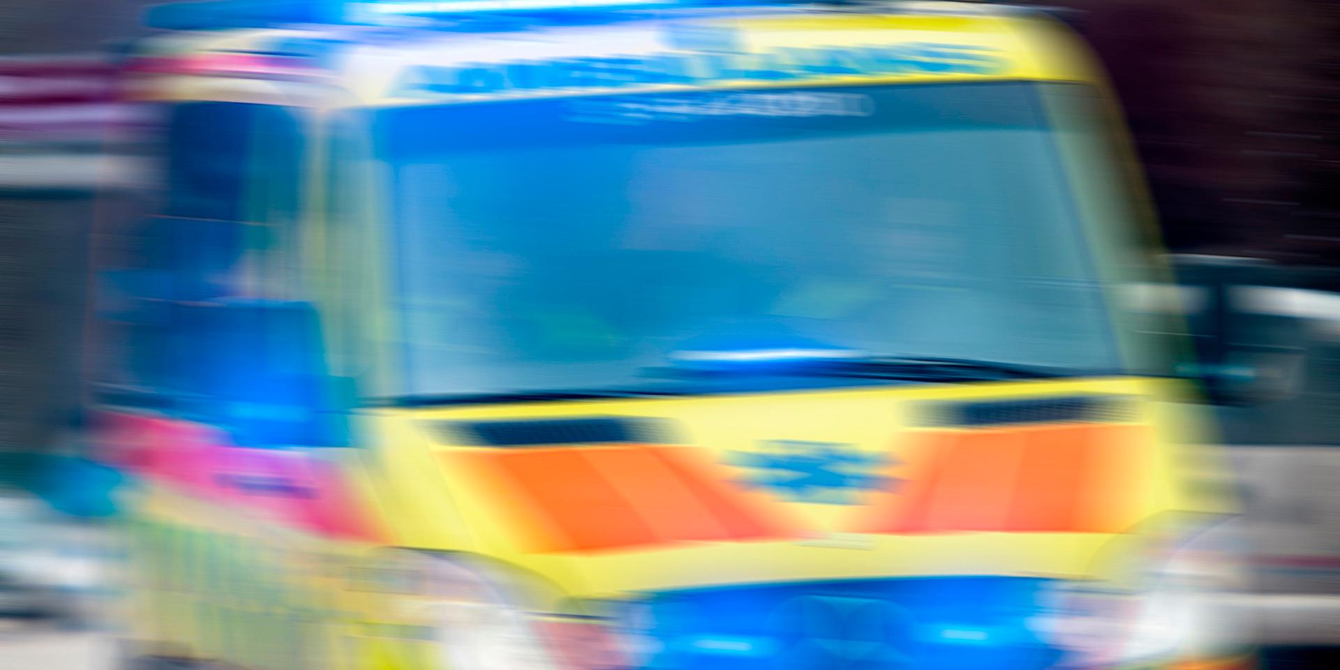Ambulans, räddningstjänst och polis ryckte på torsdagsmorgonen ut på en olycka på E6 efter att en husbil kolliderade med en lastbil strax norr om Varberg i södergående riktning.