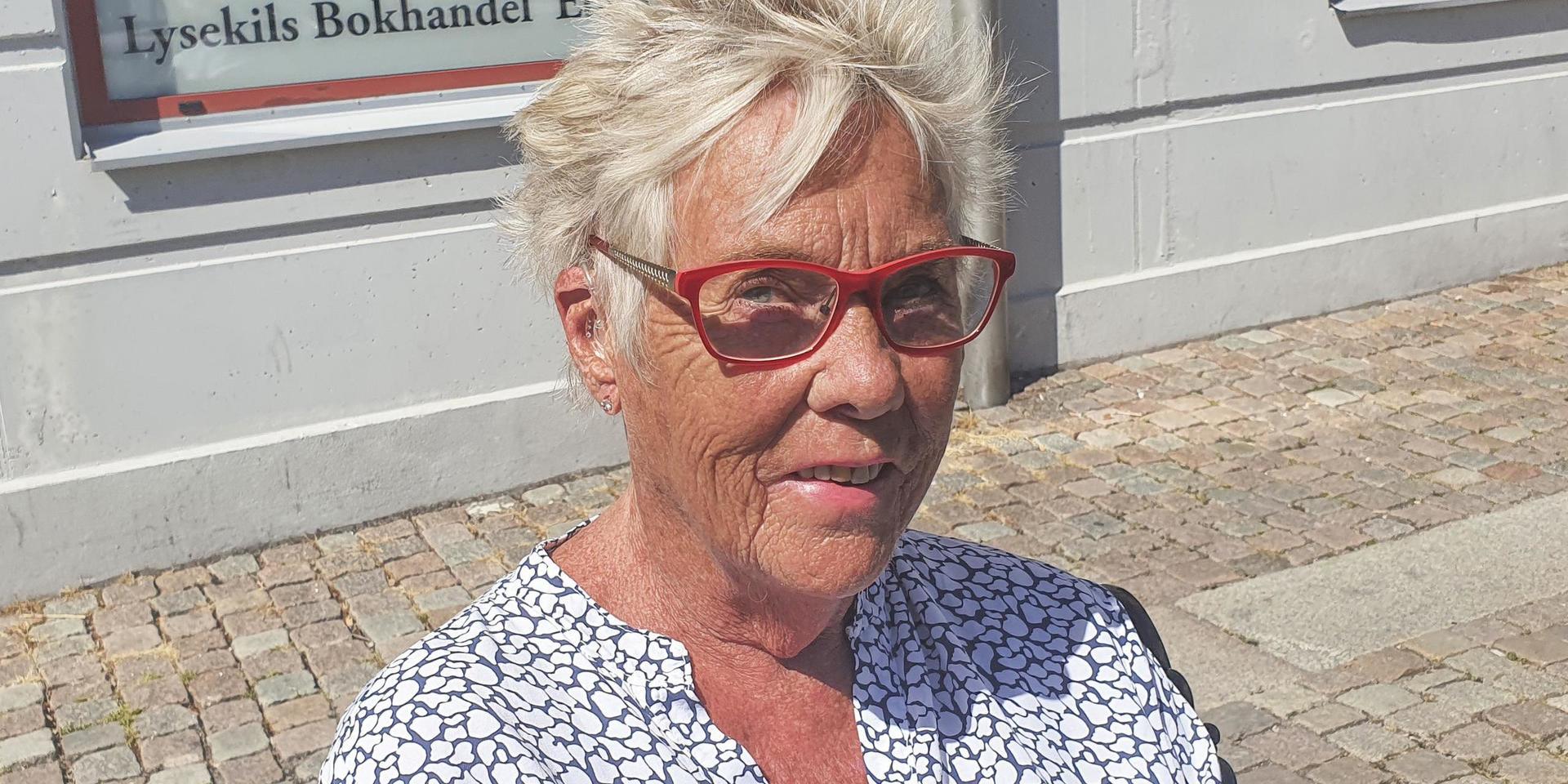 Gullan Andersson, 88 år, tycker att Preemraffs utsläpp av koldioxid är fruktansvärda. Men hon är ändå positiv till raffinaderiet.