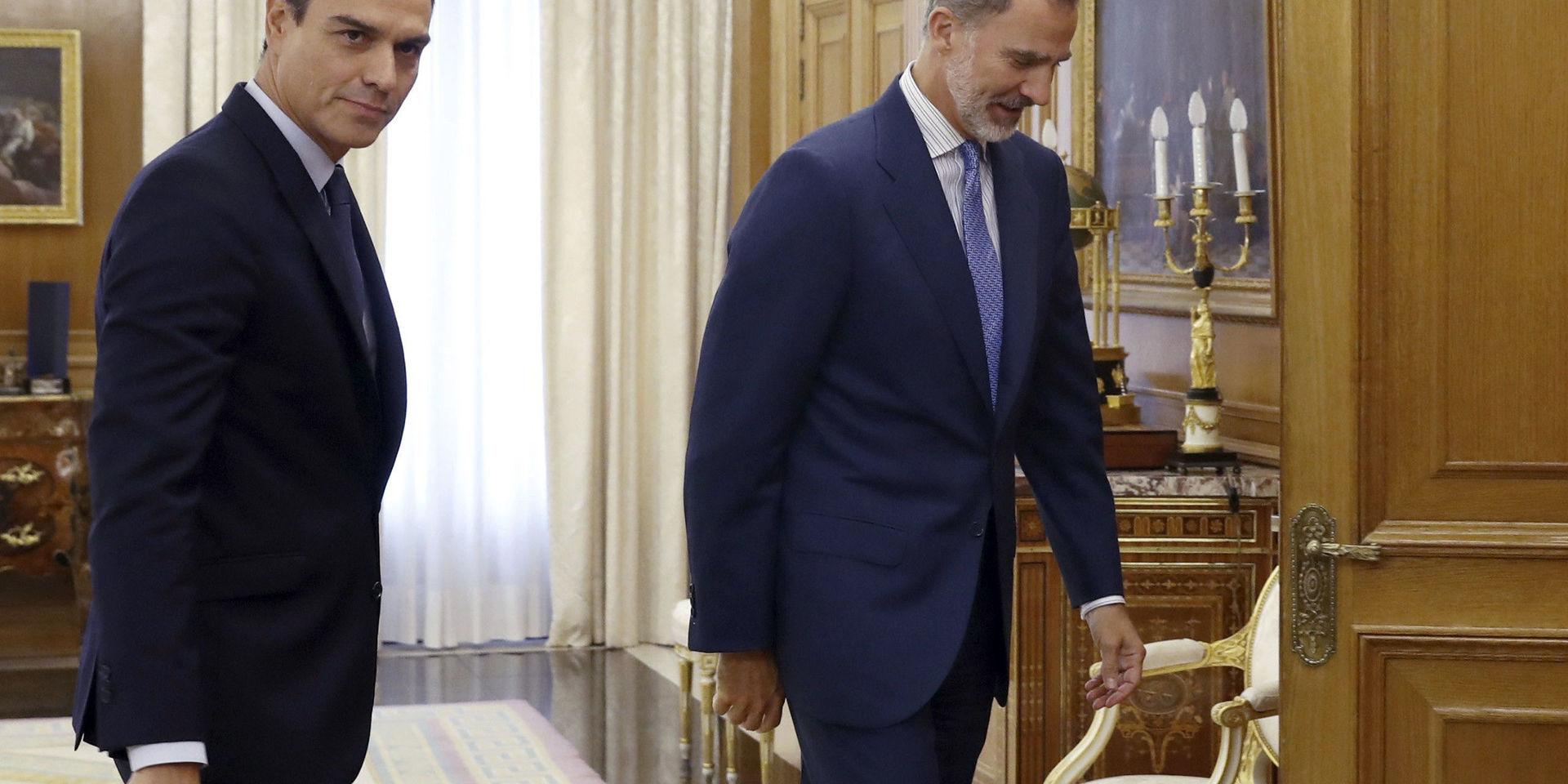 Spaniens premiärminister Pedro Sánchez (t v) blev siste man in till kung Felipe VI. Efter tisdagens samtalsrunda konstaterade kungen att det inte går att bilda regering – ett nyval måste till.