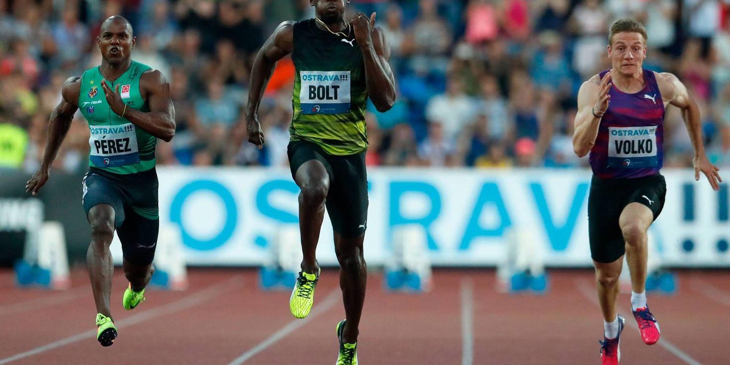 Usain Bolt (mitten) i segerloppet på 100 meter i Ostrava.