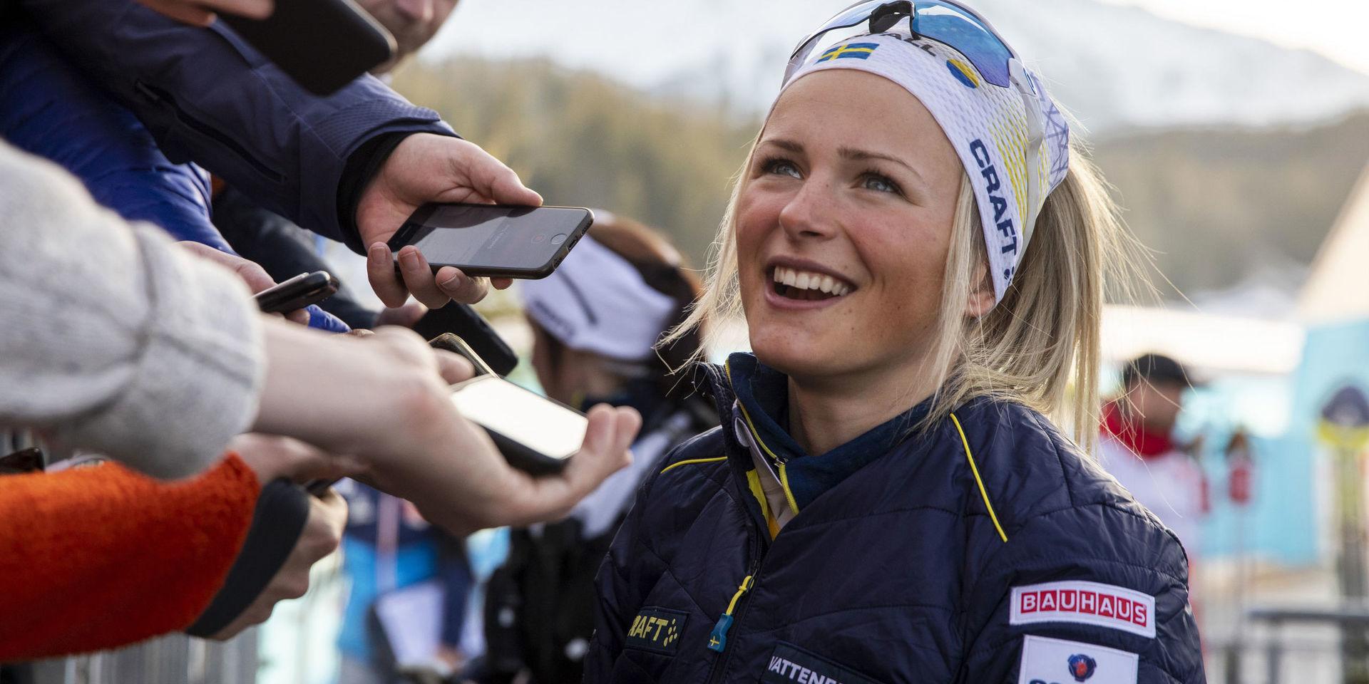 Sveriges Frida Karlsson efter sin silvermedalj i 10 km klassisk åkning i skid-VM i Seefeld. 