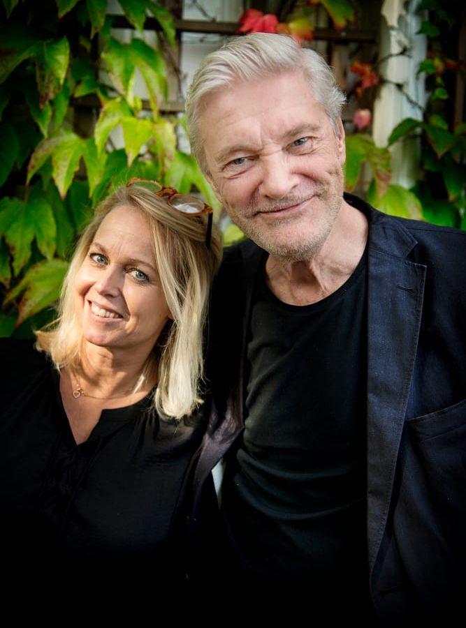 Annika Andersson och Claes Månsson har tidigare spelat mot varandra i "Campa i klaveret" och har premiär på sin andra revy på Lisebergsteatern den 22 september. Bild: Jonas Lindstedt.