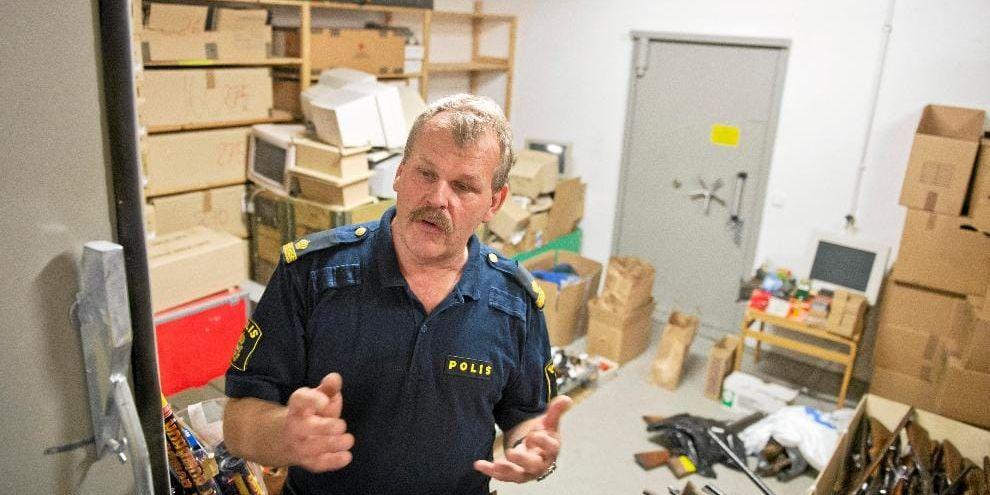 Kollegerna flyttar. Kjell Borgström är fackligt huvudskyddsombud på Hallandspolisen, för Polisförbundet.