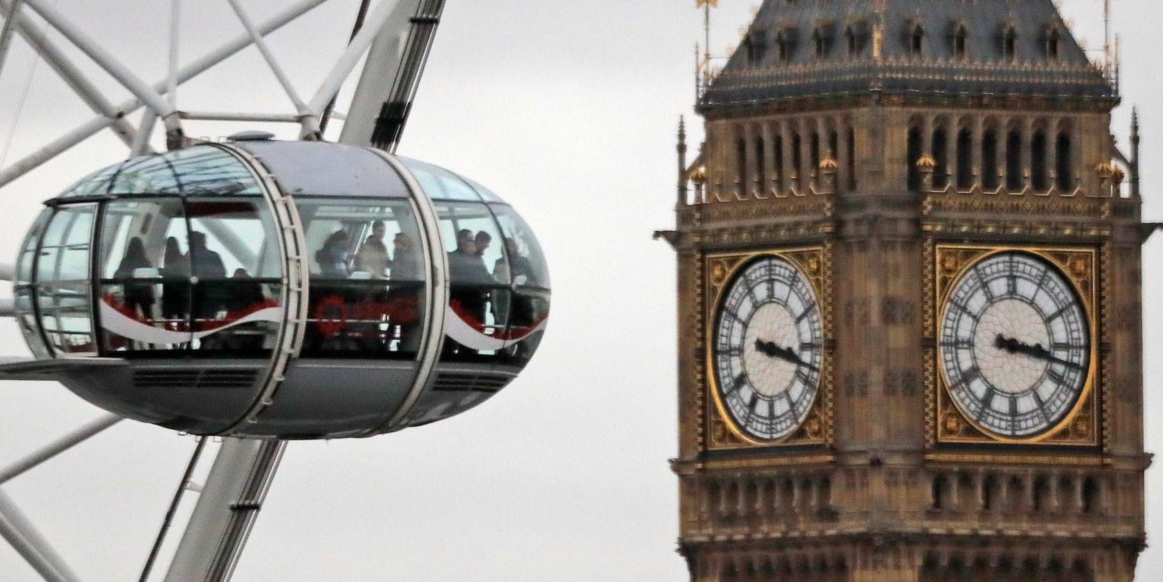 London Eye och Big Ben är några turistattraktioner i London som lockar allt fler besökare i takt med att pundet försvagas. Arkivbild.