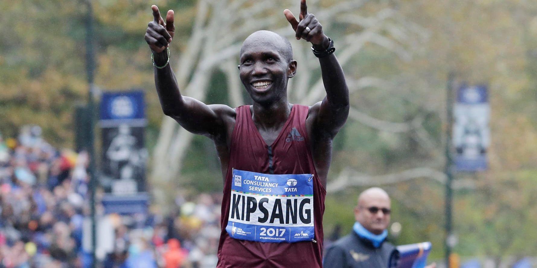 Wilson Kipsang efter målgången som tvåa i New York Marathon förra året. Den kenyanska stjärnan är i Göteborg, men kommer inte att springa Göteborgsvarvet på lördagen.