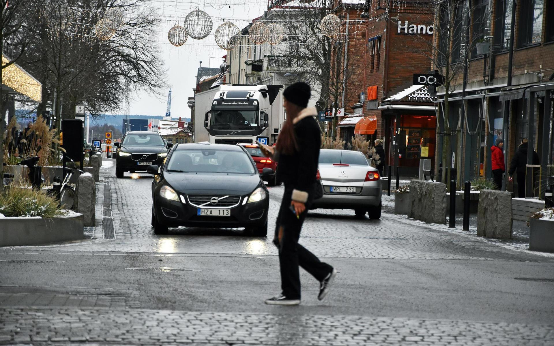 Under 2021 ska halter av luftföroreningar mätas vid Västra Vallgatan. Vid tidigare kontroller har partikelnivåerna (2010) och halter av kvävedioxid (2007) varit något förhöjda. 