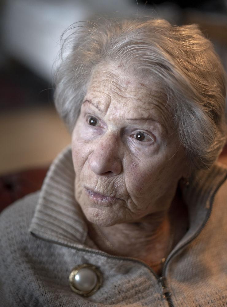 'När jag vaknar har jag det i huvudet, lägger jag mig har jag det i huvet. Jag ber till Gud att jag ska få sluta, varje dag. Men vad ska man göra?' frågar sig Fela Skog, 96. Hon satt sex år i koncentrationsläger.
