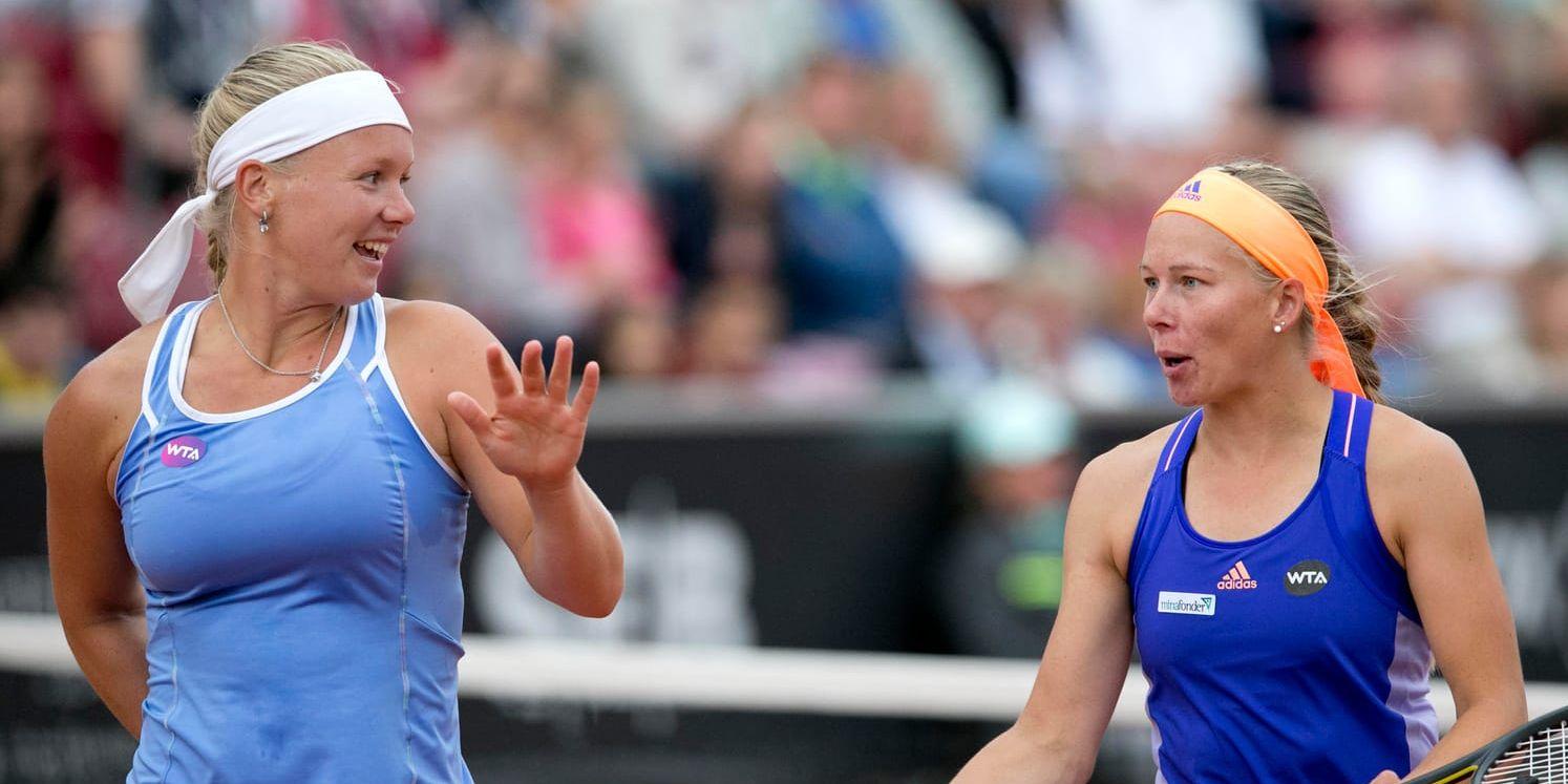 Johanna Larsson, till höger, och Kiki Bertens är i final i WTA-slutspelet i Singapore. Arkivbild.