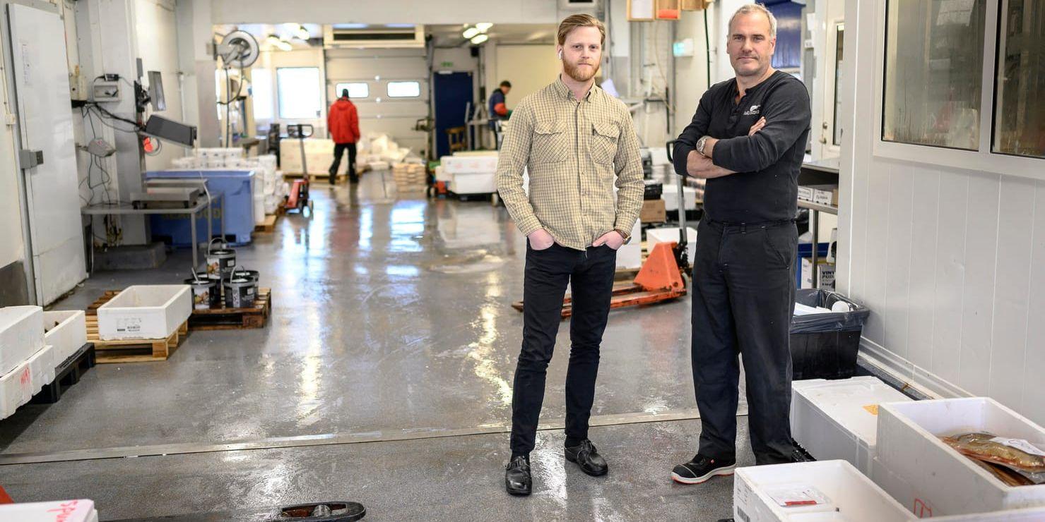 Allt fler företag drabbas av stölder från anställda. Ett av offren är fiskgrossisten Räkexport i Fiskhamnen i Göteborg. På bilden Niklas Charlesson (tv) och Robert Johnsson, ägarna till företaget.