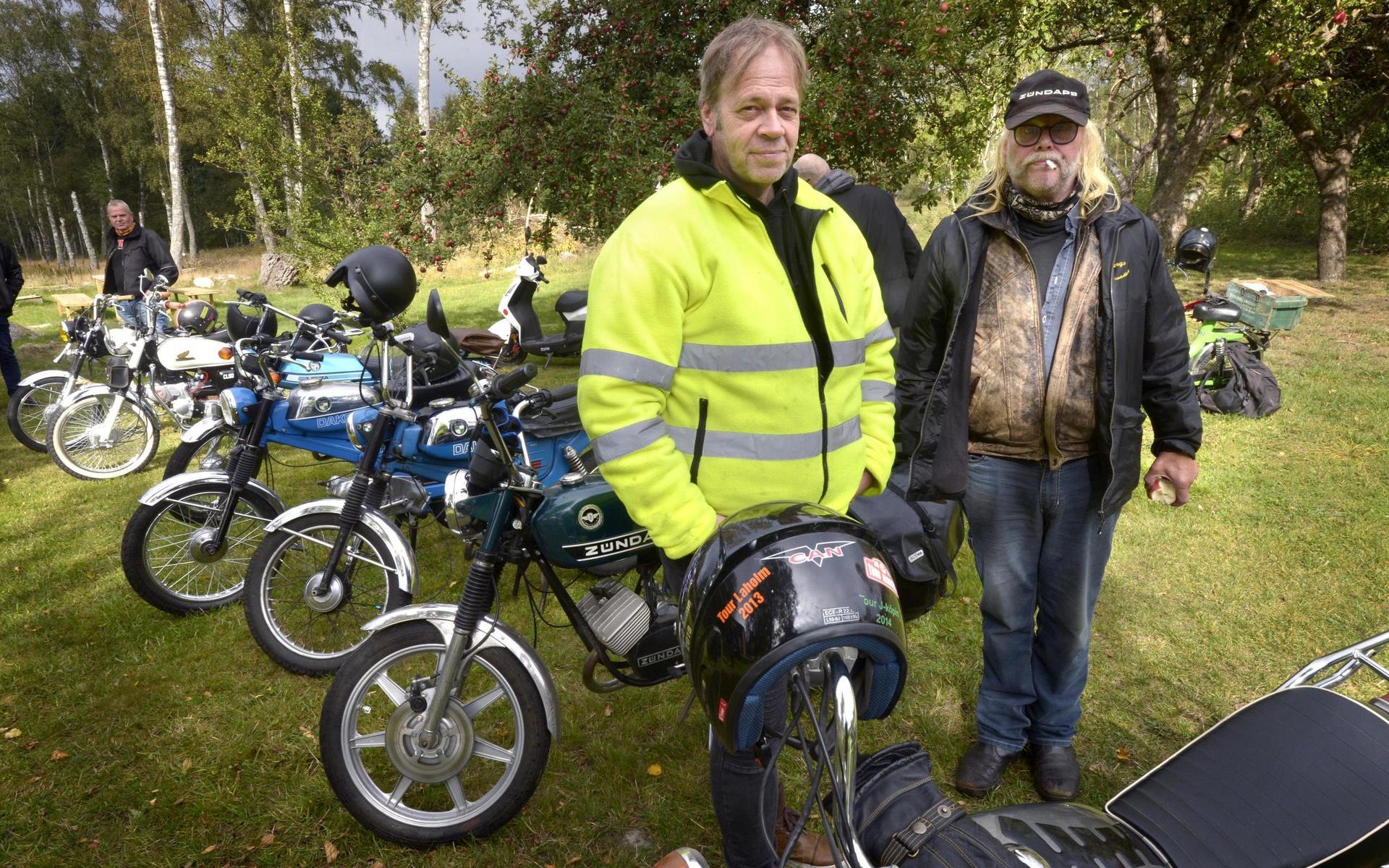 Varbergs moped och scooter klubb anlände till Belis med ordföranden Kenneth Elmerin och Kennet Lärnsten i spetsen.