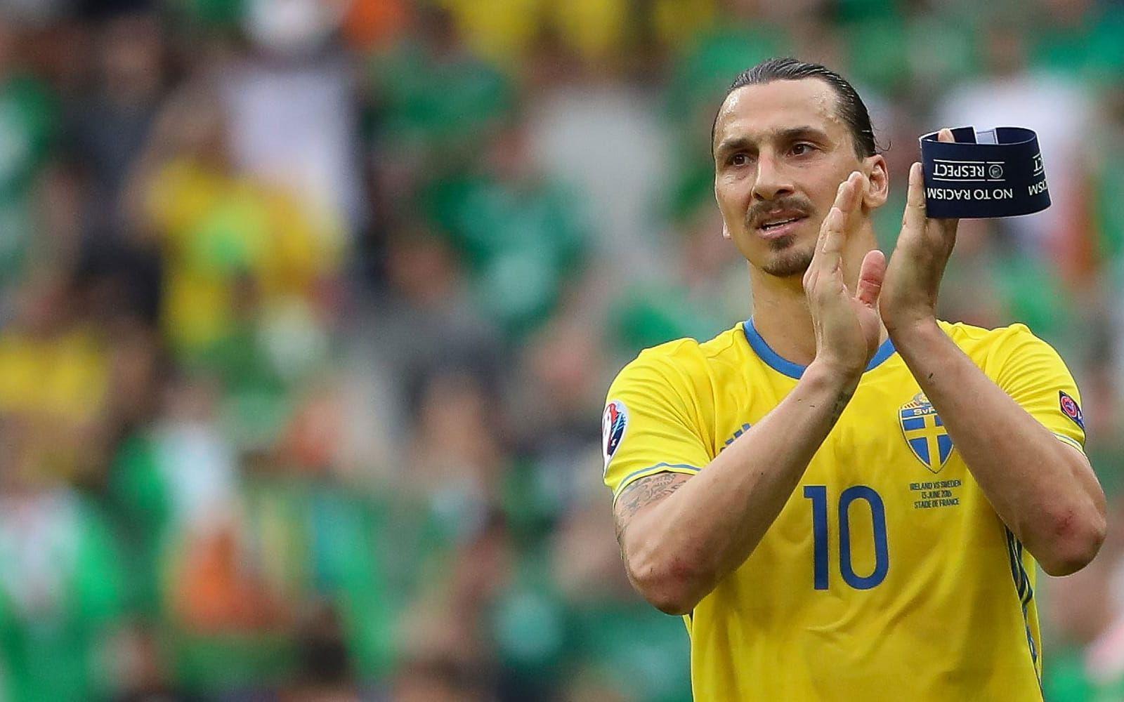 Ibrahimović tackar de svenska fansen efter första match i EM, som slutade oavgjort. Foto: Bildbyrån