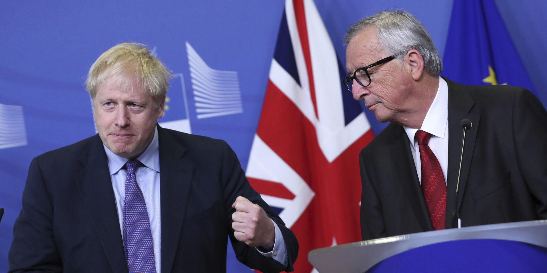 Storbritanniens premiärminister Boris Johnson tillsammans med EU-kommissionens ordförande Jean-Claude Juncker efter uppgörelsen om brexit.