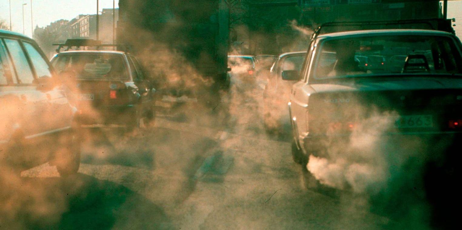 Miljoner dieselbilar återkallas nu för att få ändrad mjukvara. Men när utsläppen av kväveoxider minskas så ökar bränsleförbrukningen, enligt Ingemar Denbratt, professor i förbränningsteknik vid Chalmers i Göteborg. Arkivbild