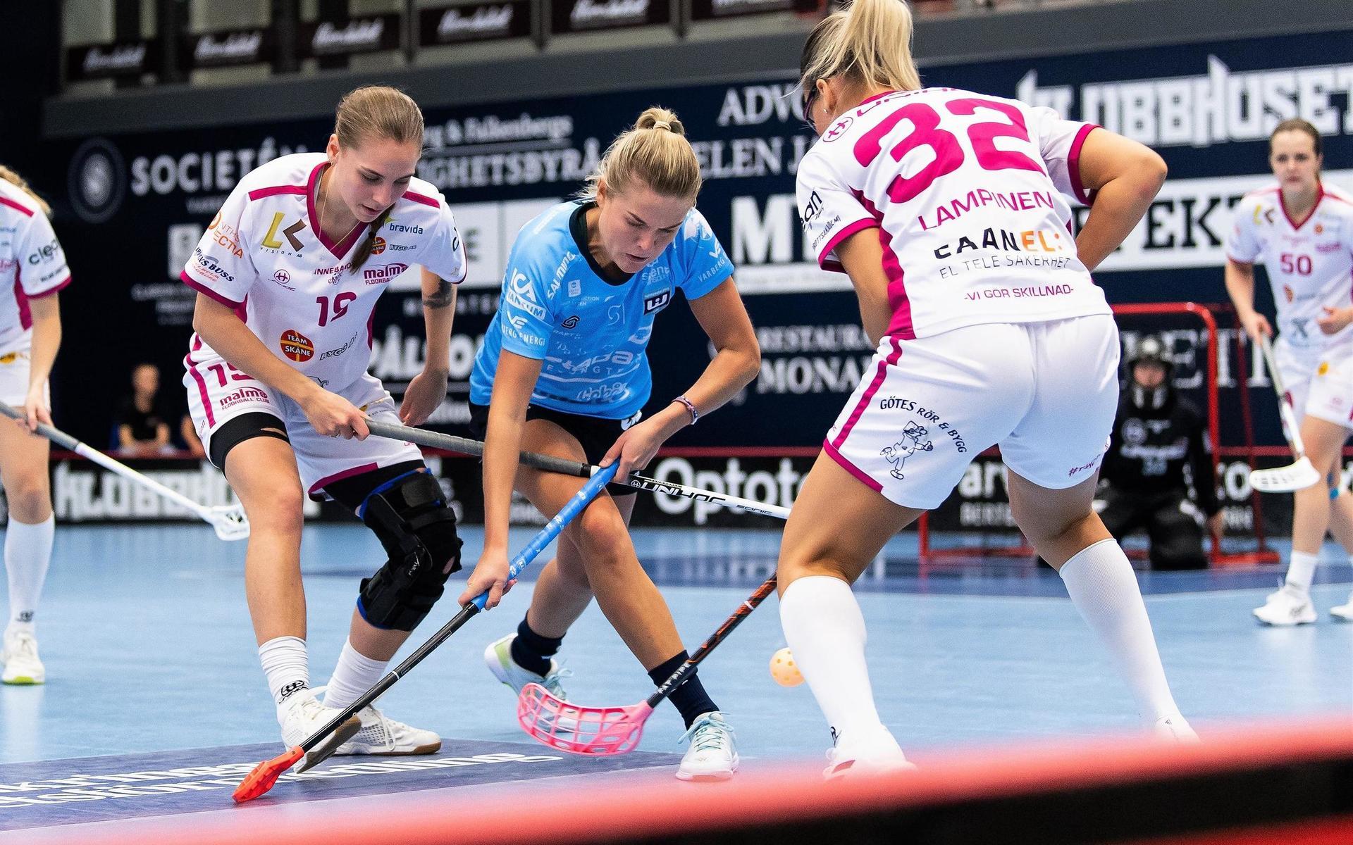  Malmö FBC:s Maja Mikaelsson och Warbergs Amanda Johansson.