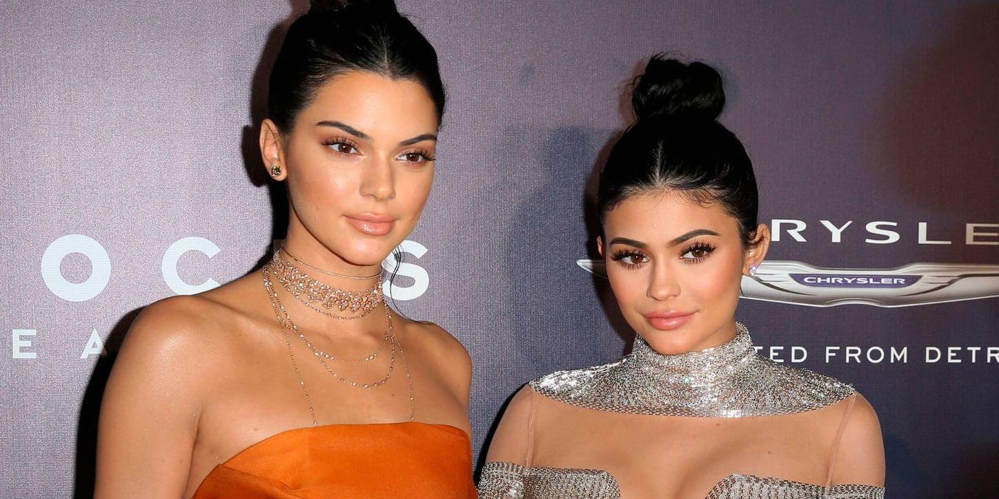 Fotomodellerna och Kardashian-systrarna Kendall och Kylie Jenners tröjor uppskattades inte av alla. Arkivbild.