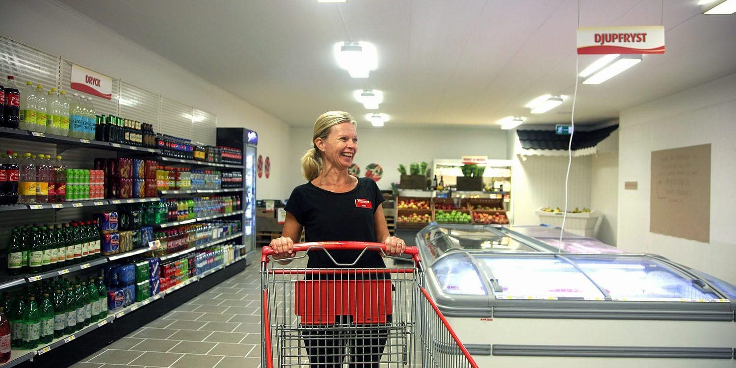 Det har inte funnits någon mataffär i Skällinge på över ett år. Men nu har den öppnat igen. Den nya ägaren heter Camilla Bengtsson och är välbekant i trakten.