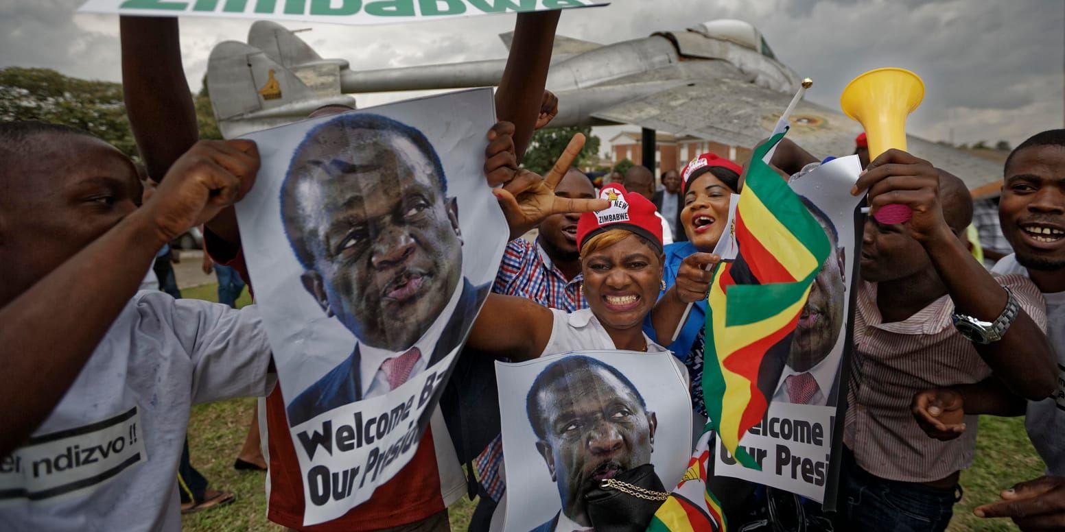 Jublande anhängare till Emmerson Mnangagwa, Zimbabwes blivande president.