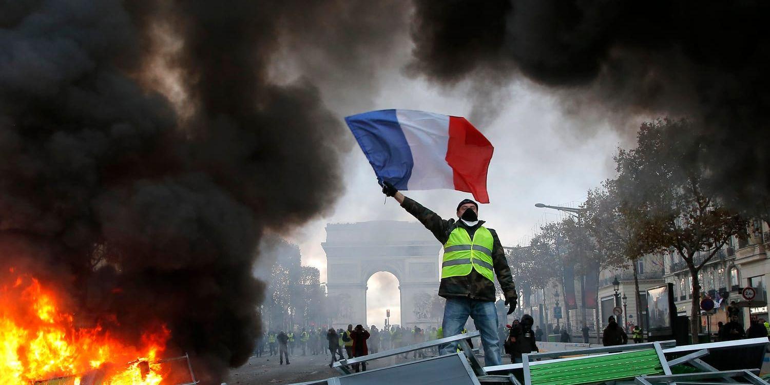 Flera personer skadades under gårdagens protester i bland annat Paris.