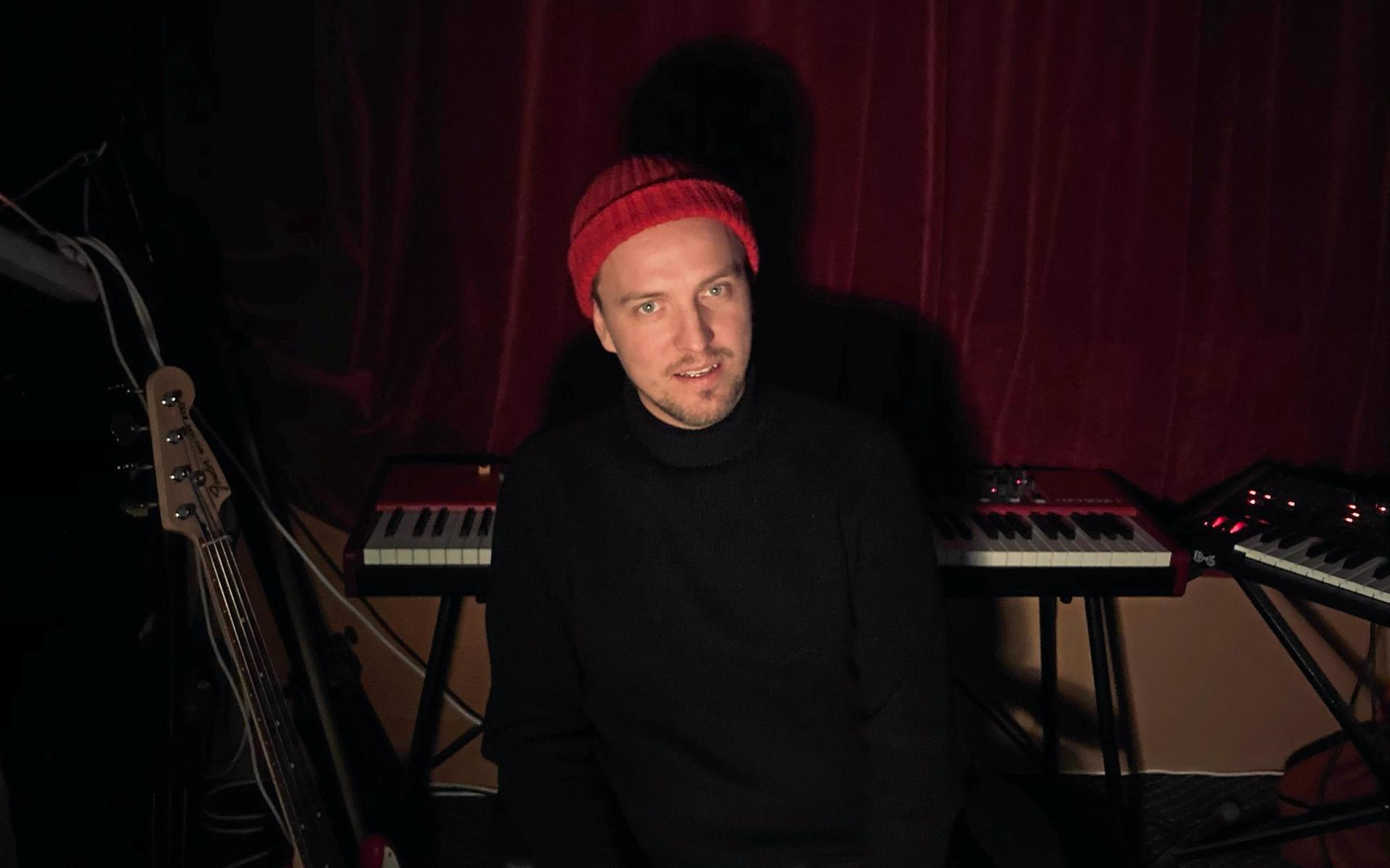 Sebastian Lundberg har skrivit låtar som har lyssnat fler än 150 miljoner gånger på Spotify, men satsar nu på egna duoprojektet Astral Weeks med Jonas Asker istället för K-pop med Trinity Music.