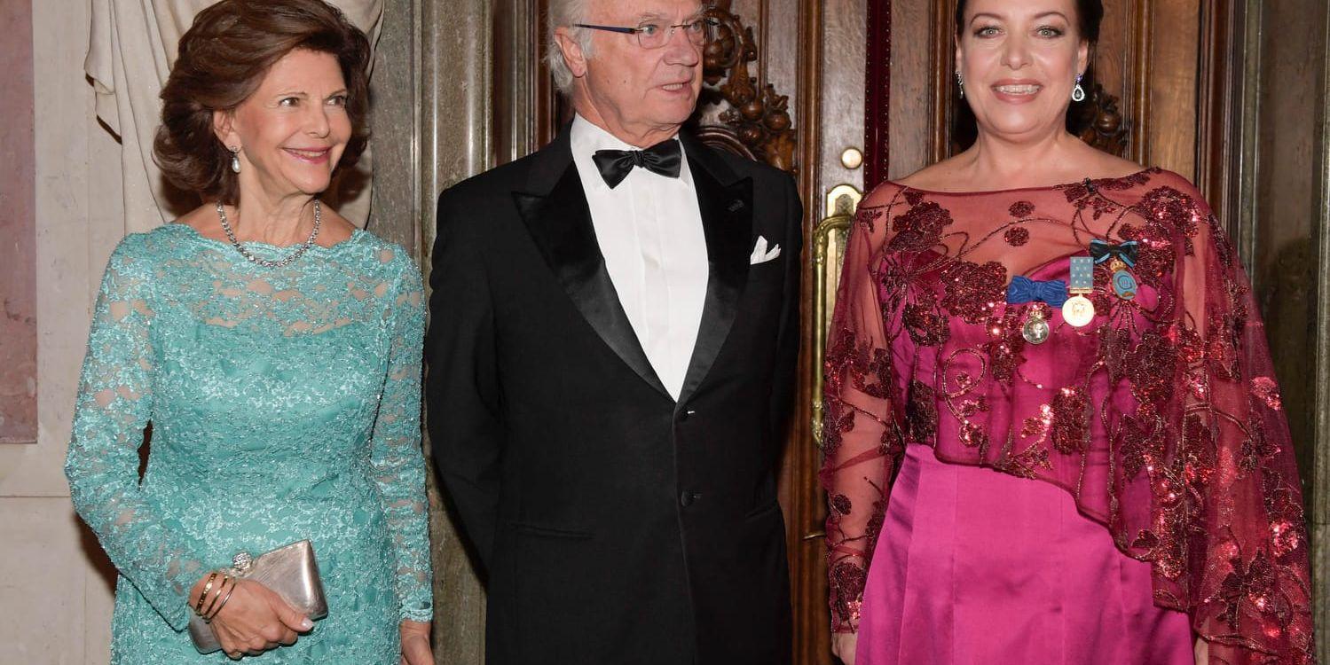 Drottning Silvia och kung Carl Gustaf med Nina Stemme.