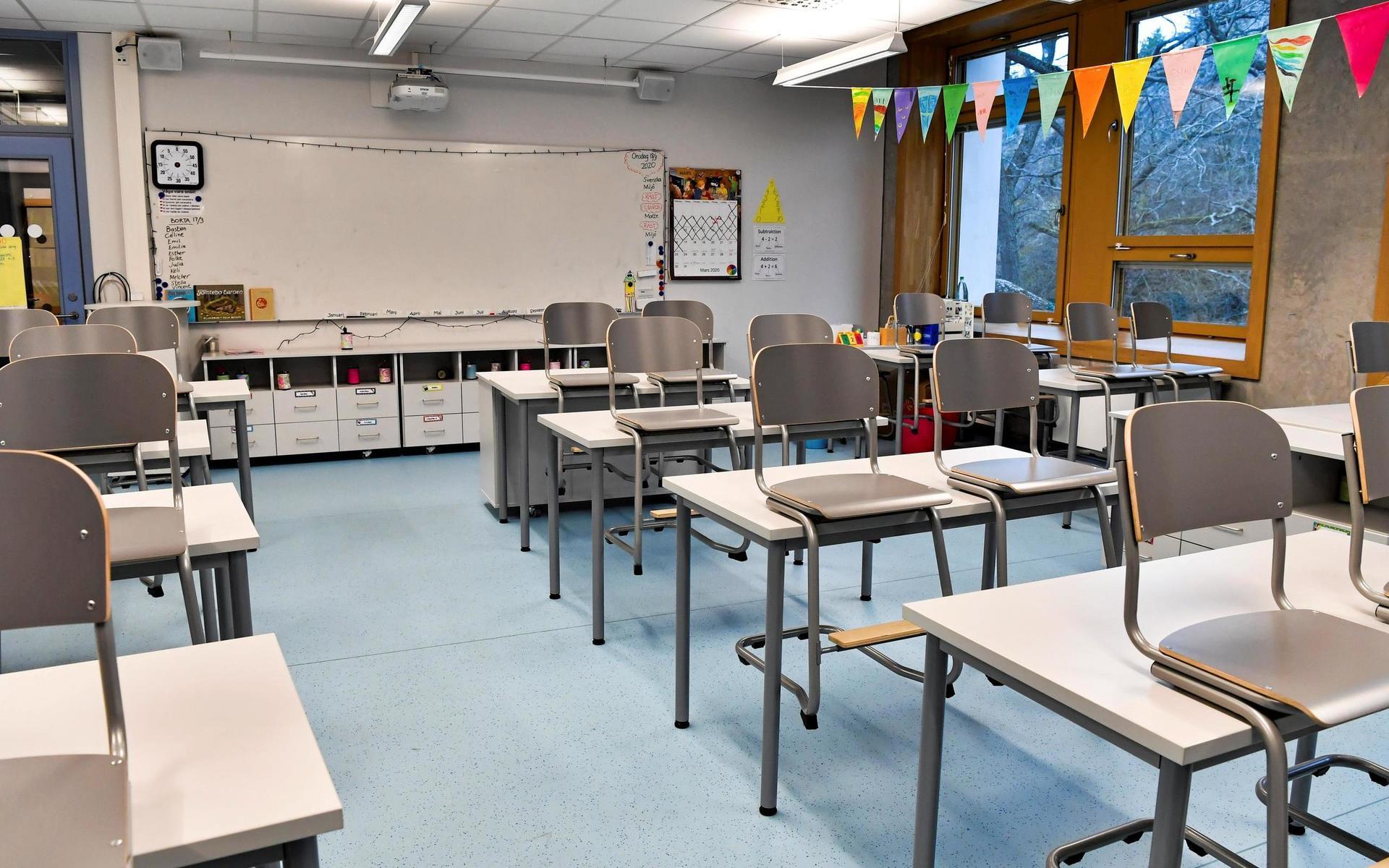 De flesta klassrum kommer fortsätta vara tomma även efter måndag. De beslutade Hallands skolchefer i går. 