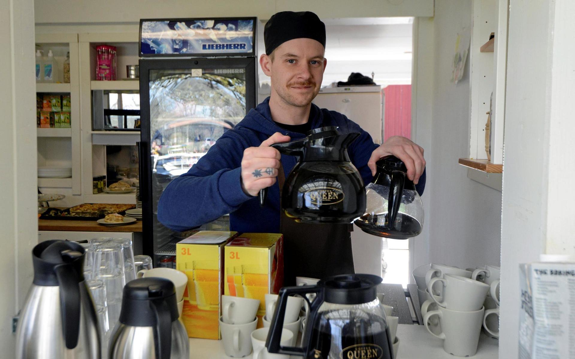Alexander Eriksson bor redan i Slöinge men kommer flytta in i bostaden som ligger intill caféet.
