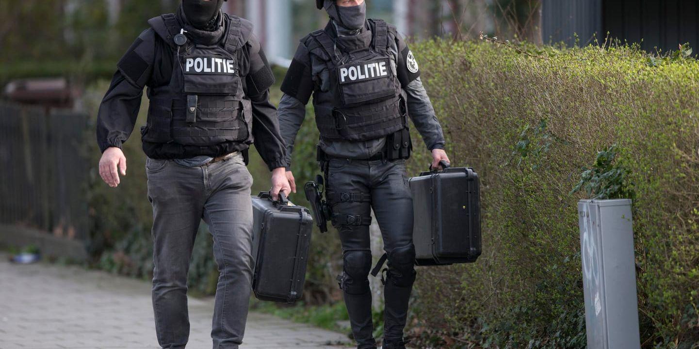 Nederländska antiterrorstyrkan grep 37-åringen efter en flera timmar lång polisinsats på måndagen.