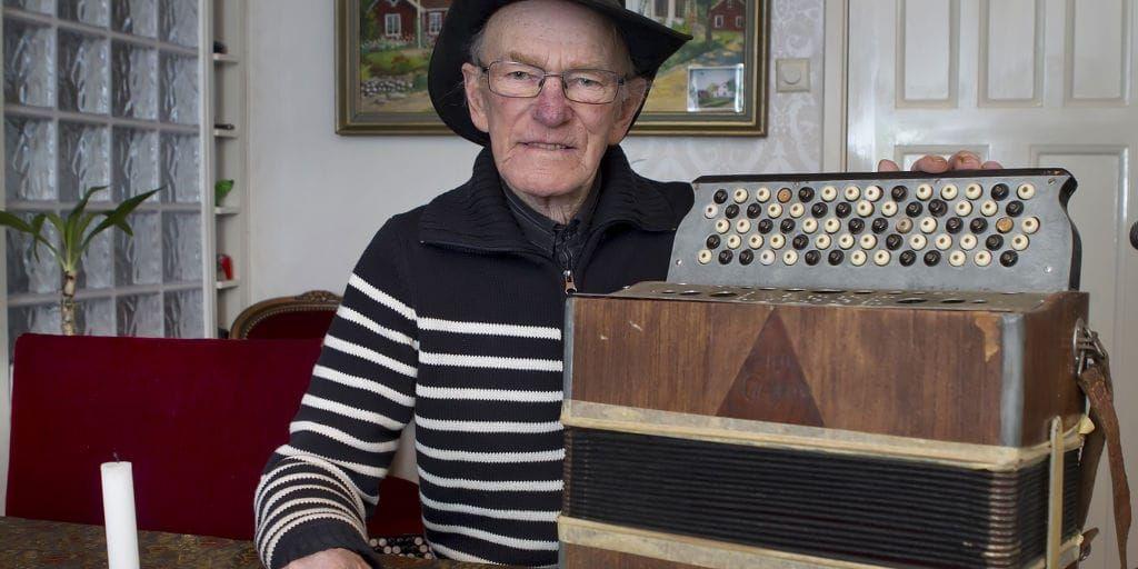 Återbördat. På en auktion i Skogstorp hittade Göran Johansson dragspelet som han lärde sig att spela på som barn. I morgon fyller Göran 80 år och dragspelet är säkert lika gammalt.