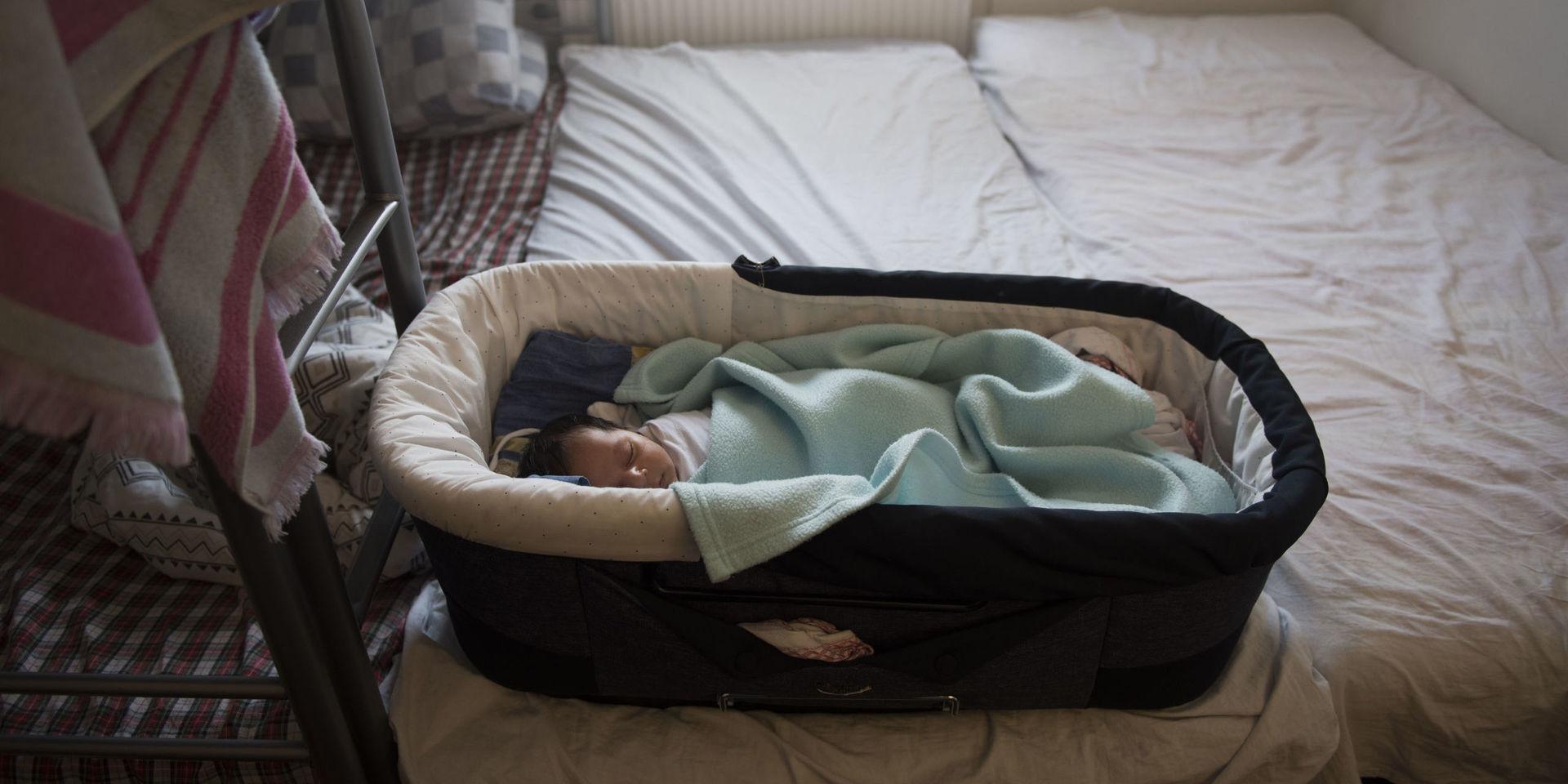 En flicka föds, idag och i morgon, i ett flyktingläger i Sydsudan, på ett sjukhus i Sverige och i Betlehem. 
