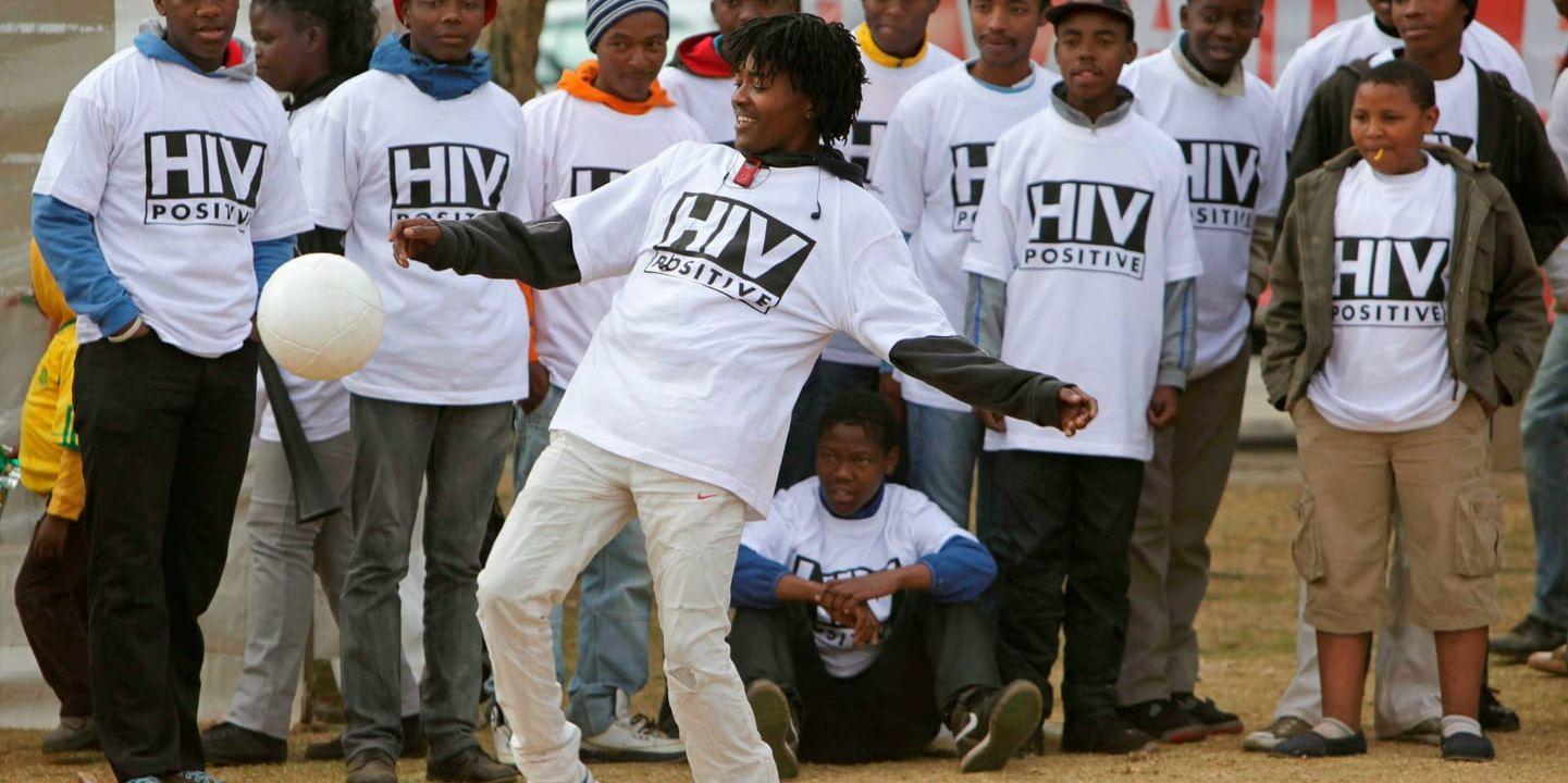 En fotbollsturnering anordnades 2010 i Newtown i Sydafrika av Läkare utan gränser, för att skapa uppmärksamhet kring hiv-smitta och samla människor med hiv.