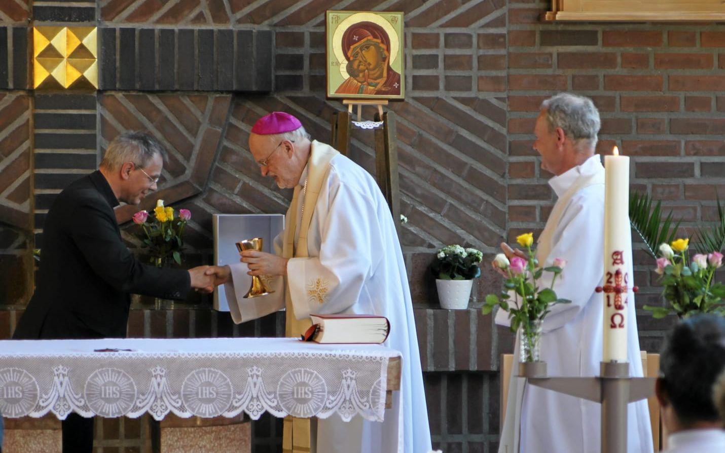Anders Arborelius besökte kyrkan på Brunnsberg 2014. Bild: Arkiv / Rebecka Kvint