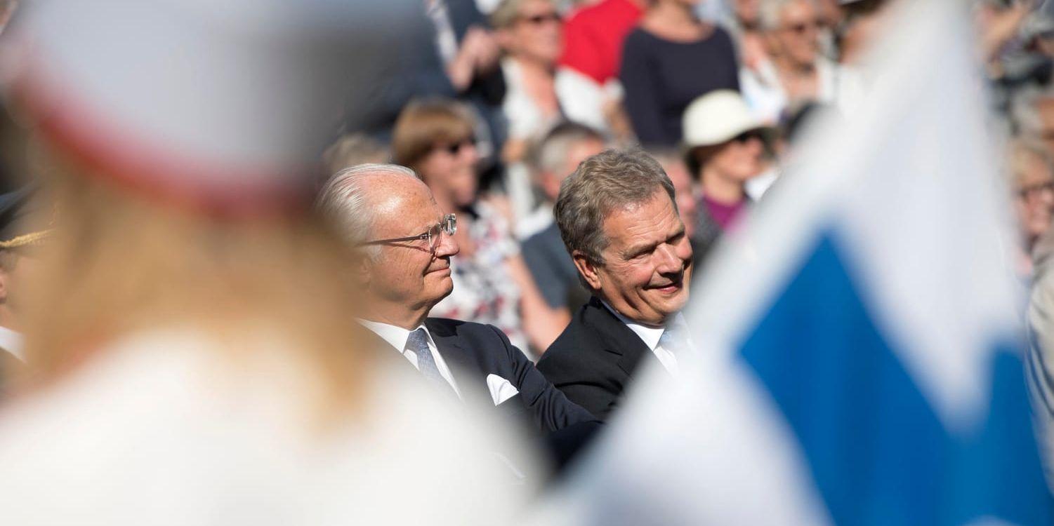 Allt pekar mot att Finlands president kommer att heta Sauli Niinistö även efter valet på söndag. Här syns han tillsammans med kung Carl XVI Gustaf på en festival i Kungsträdgården till minnet av 100-årsdagen av Finlands självständighet i somras.