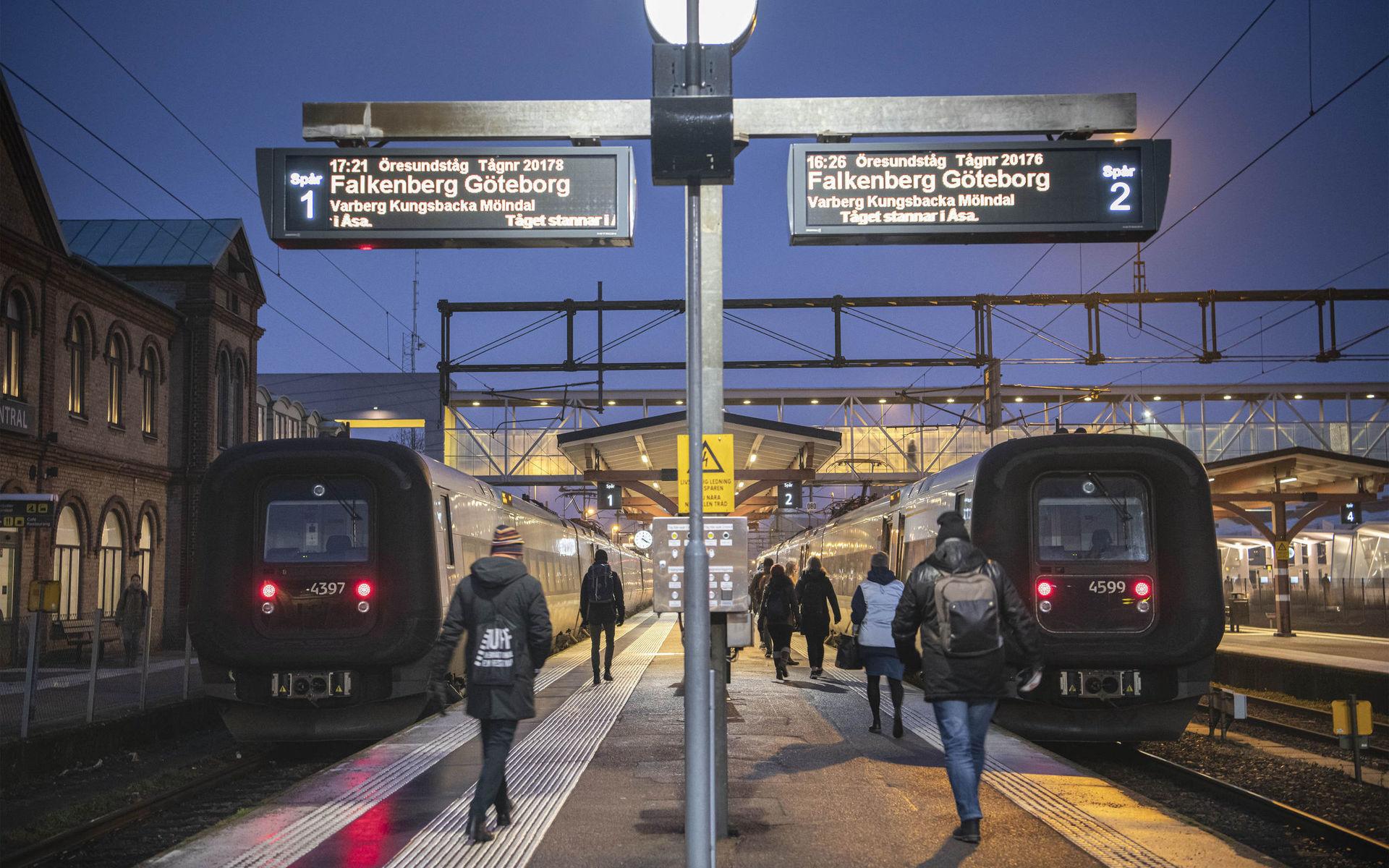 Mindre trängsel utlovades när underhållet av tågen flyttas till Hässleholm – men så blev inte fallet. 