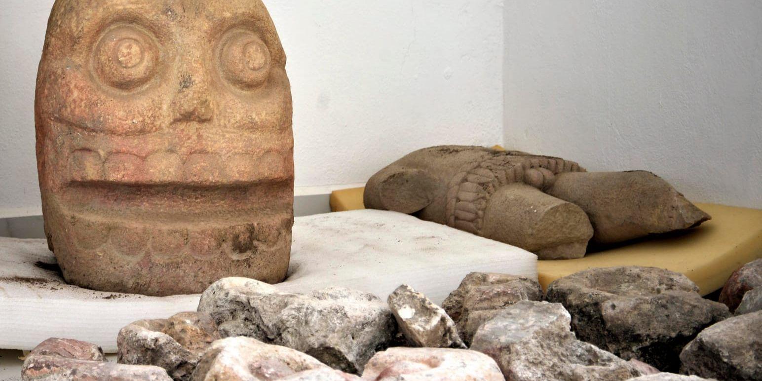 Statyn av Xipe Totec. Liknande avbildningar har hittats tidigare men det är första gången som arkeologer säger sig ha funnit ett helt tempel tillägnat guden. Bilden är från oktober 2018.