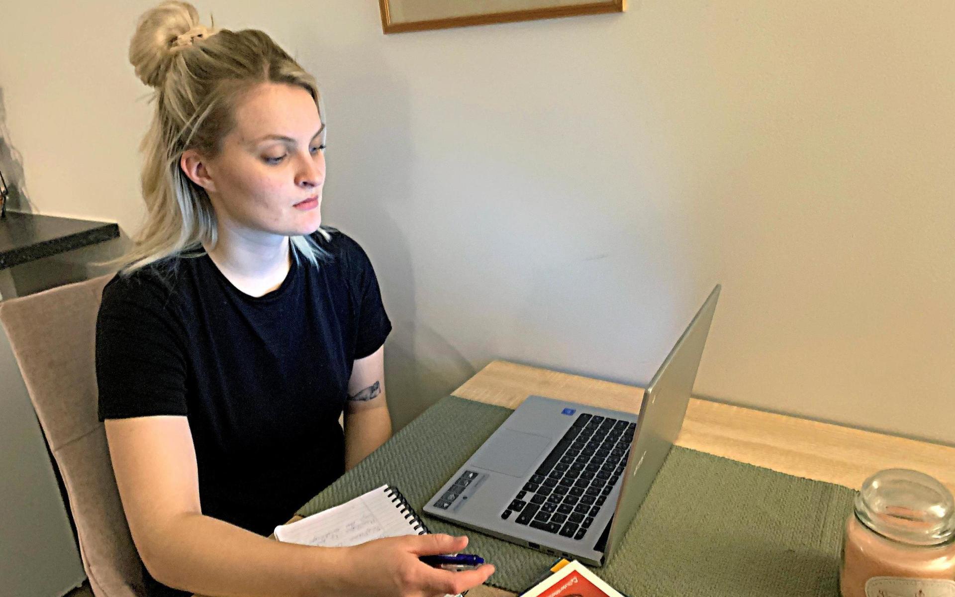 Högskolestudenten Gabija Alisauskaite Nygren oroas för att skriva salstentor under rådande pandemi.