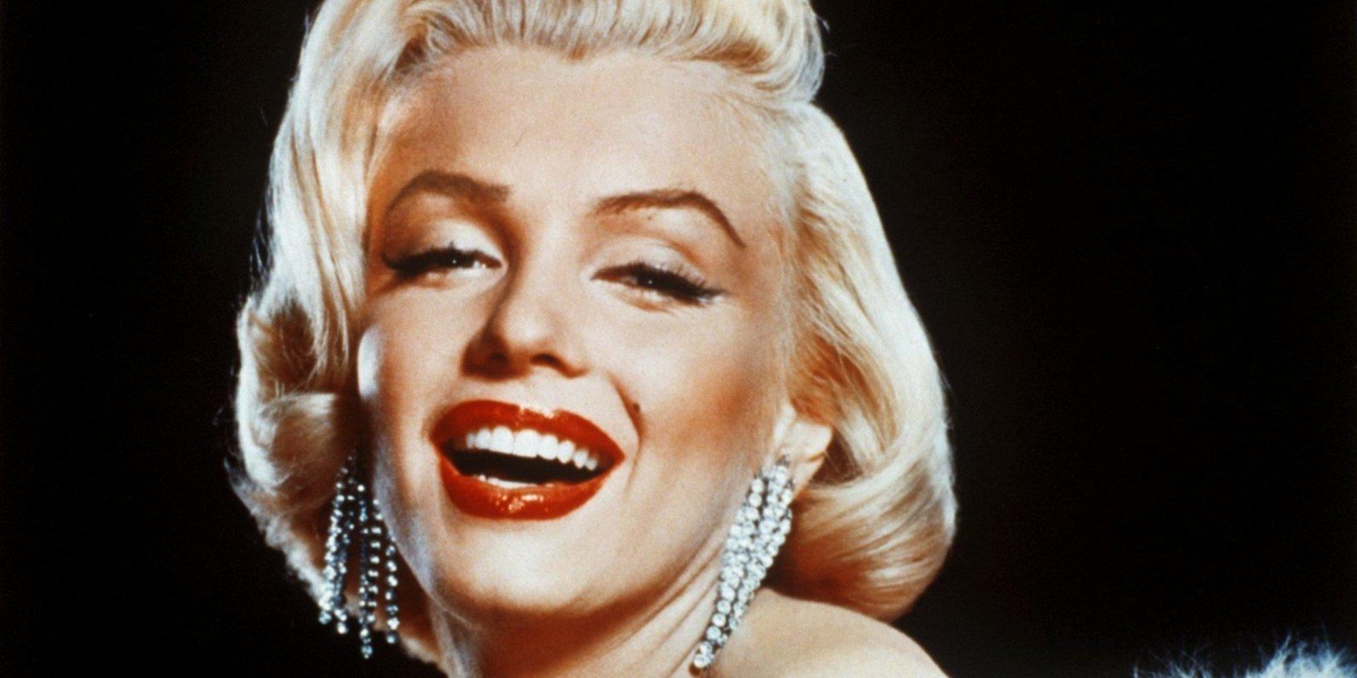 Blir jag snyggare om jag sätter på mig en namnbricka där det står Marilyn Monroe?