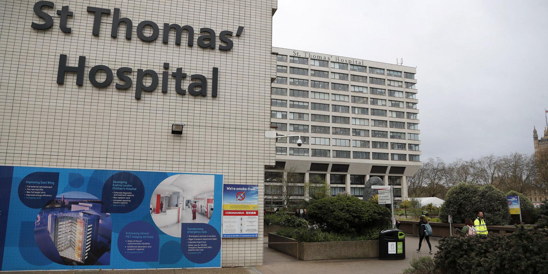 Den brittiske premiärministern Boris Johnson vårdas på St Thomas' Hospital i Westminster i London.