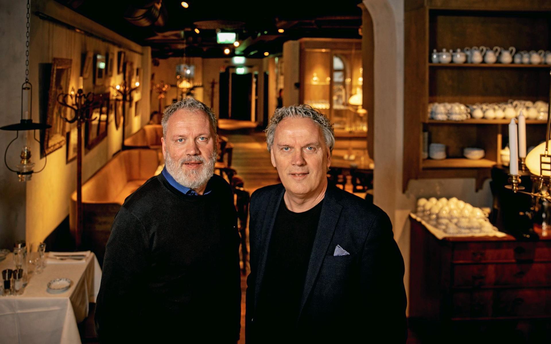 Tvillingarna Bosse och Janne Andersson var 1987 med och grundade Produktionsgruppen i Halland, som 1991 bytte namn till Nöjespatrullen och senare blev 2entertain, som nu ingår i den stora koncernen Moment Group.